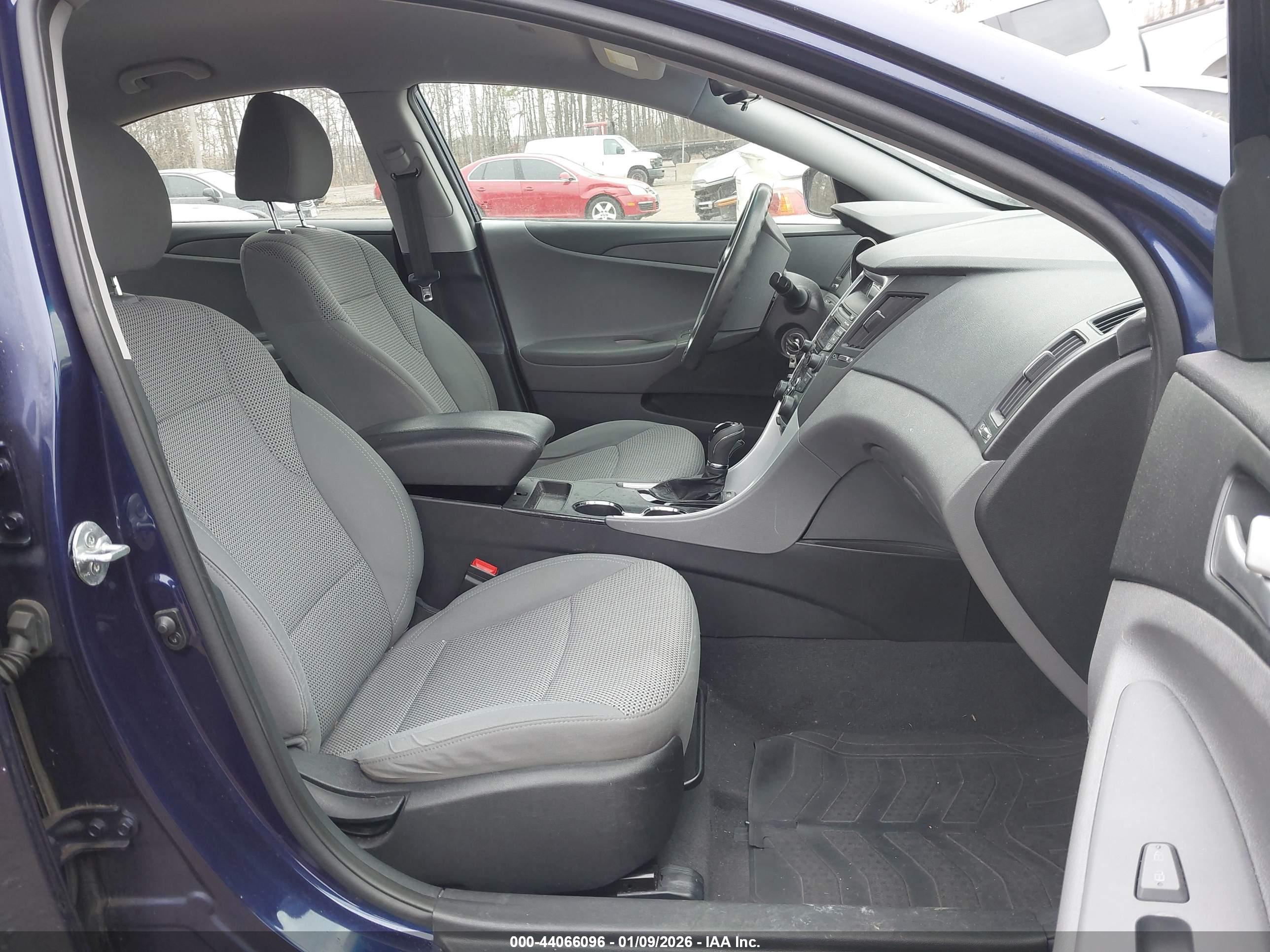 HYUNDAI SONATA image 5