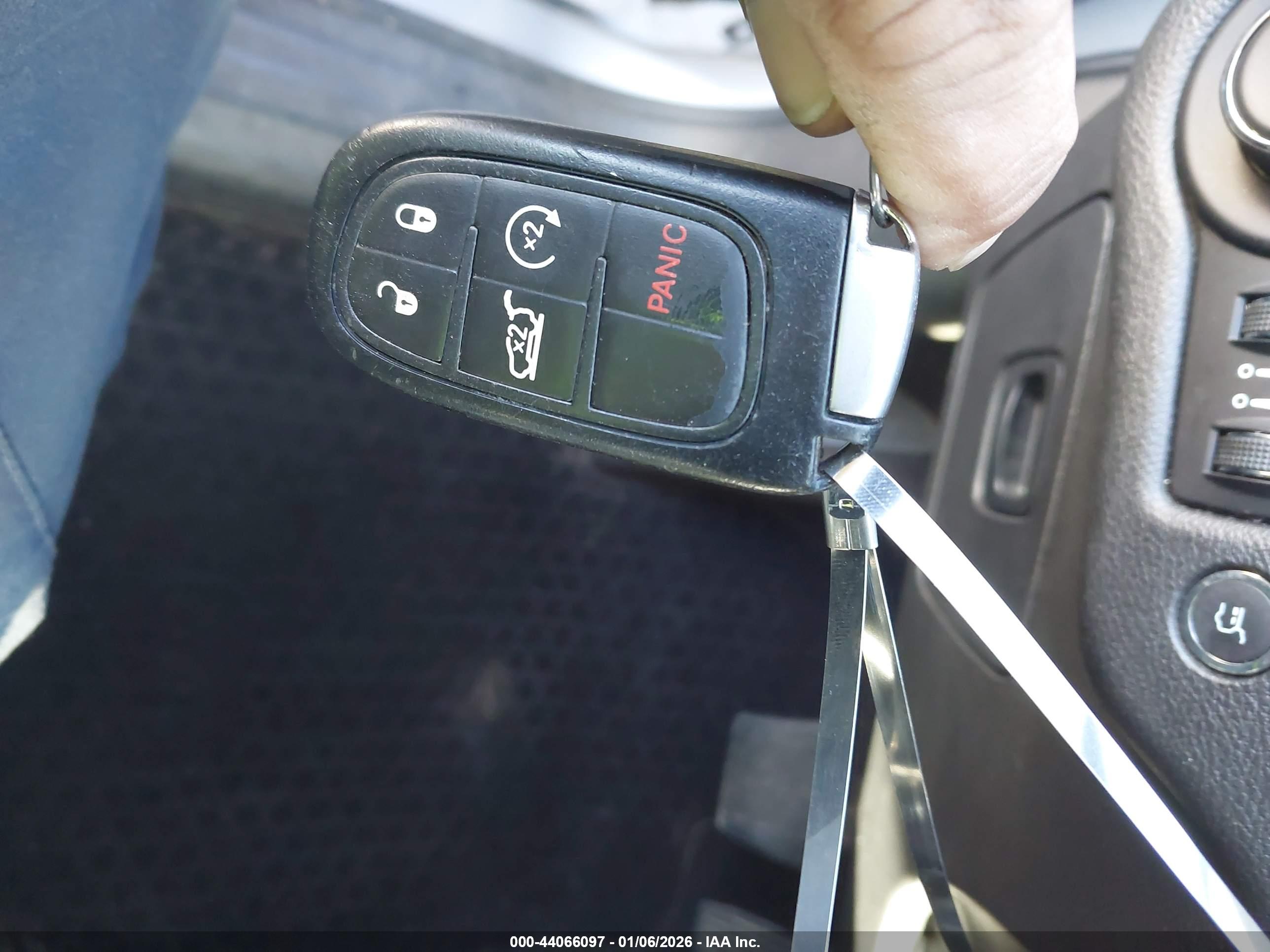 JEEP CHEROKEE image 11