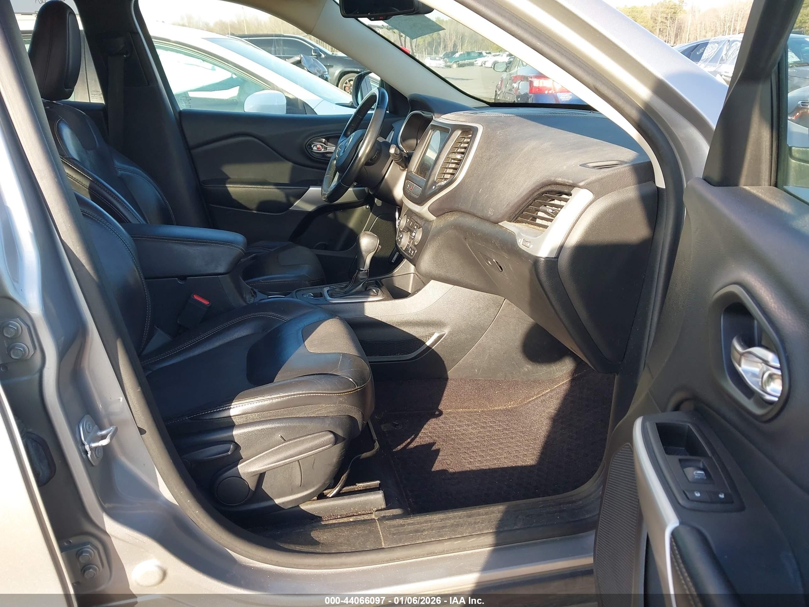 JEEP CHEROKEE image 5