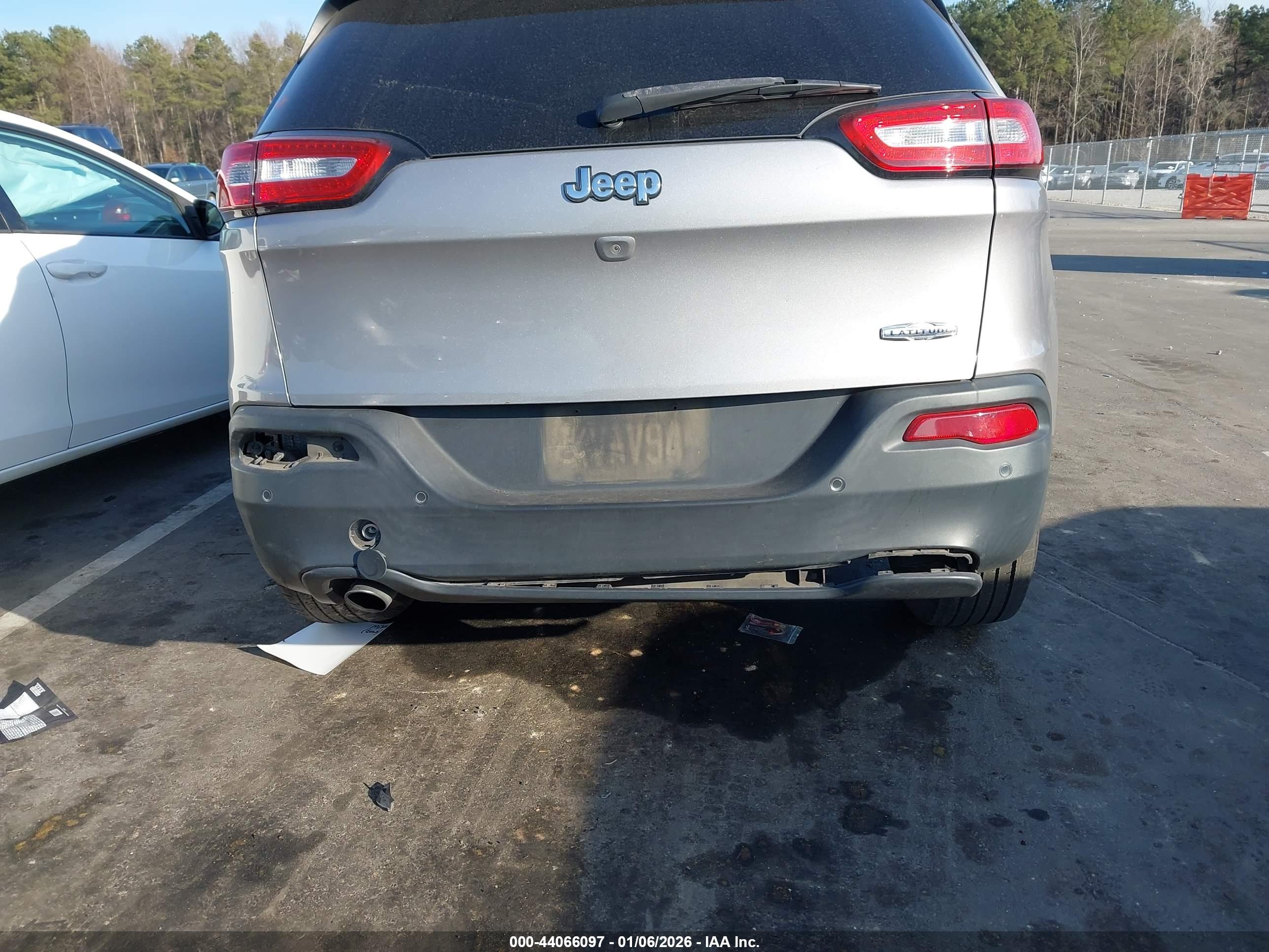 JEEP CHEROKEE image 6