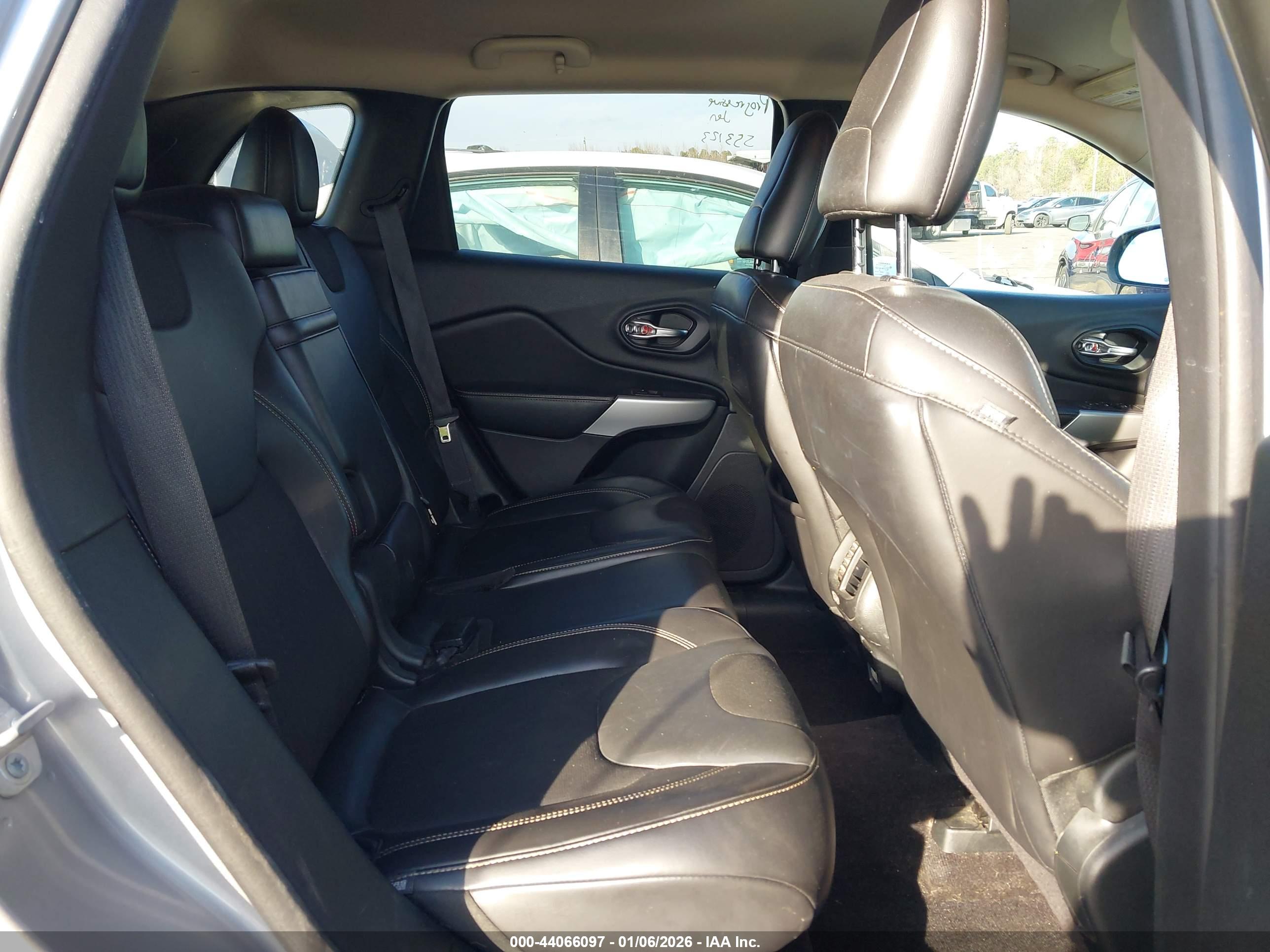 JEEP CHEROKEE image 8