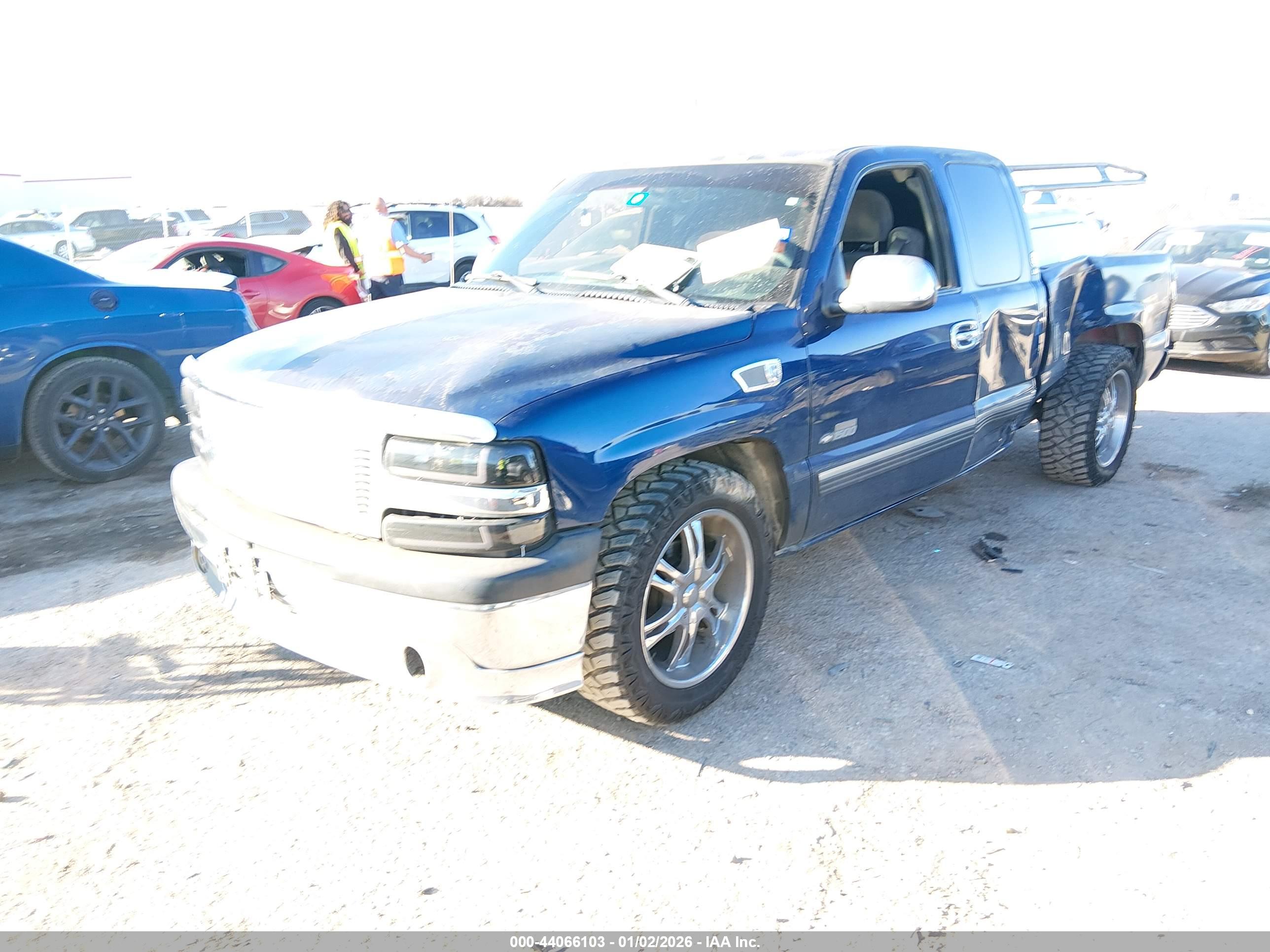 CHEVROLET SILVERADO image 2