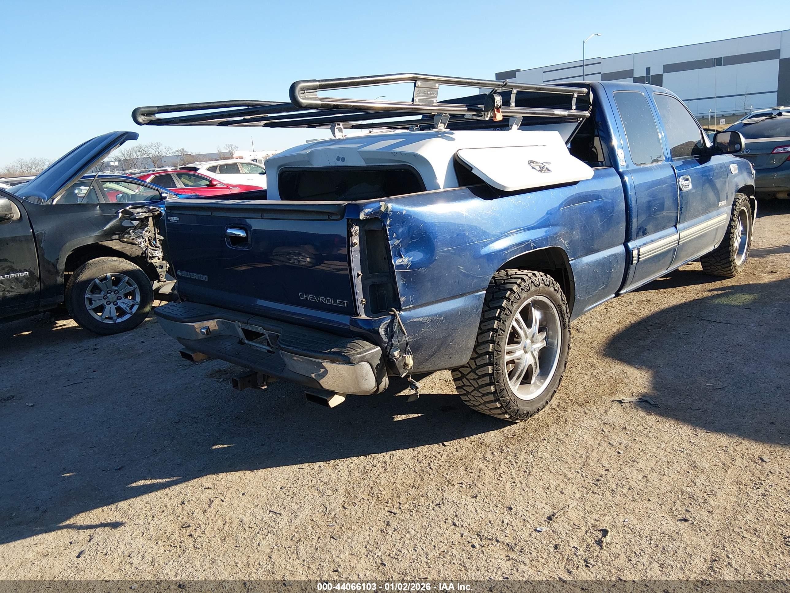 CHEVROLET SILVERADO image 4