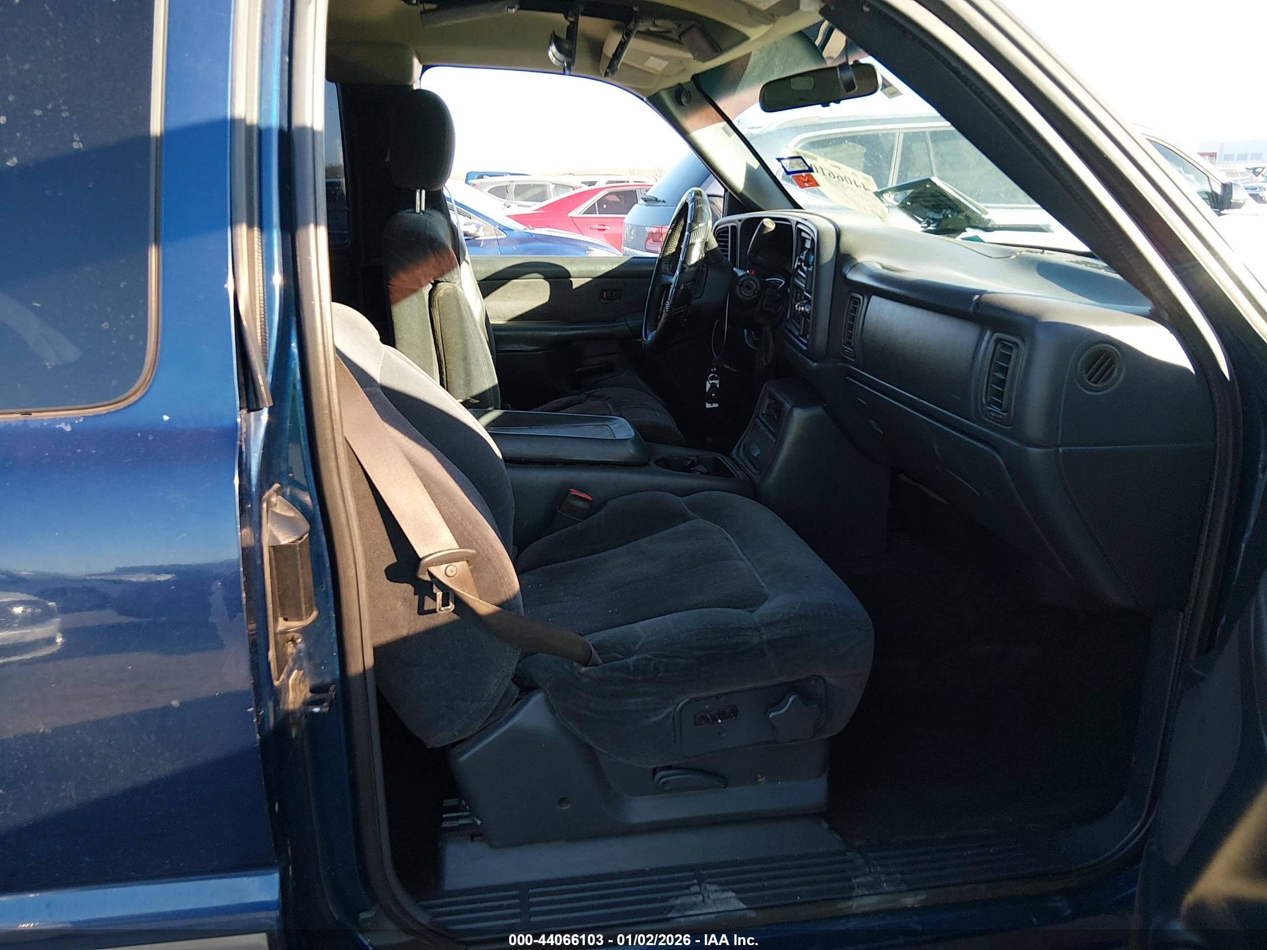 CHEVROLET SILVERADO image 5