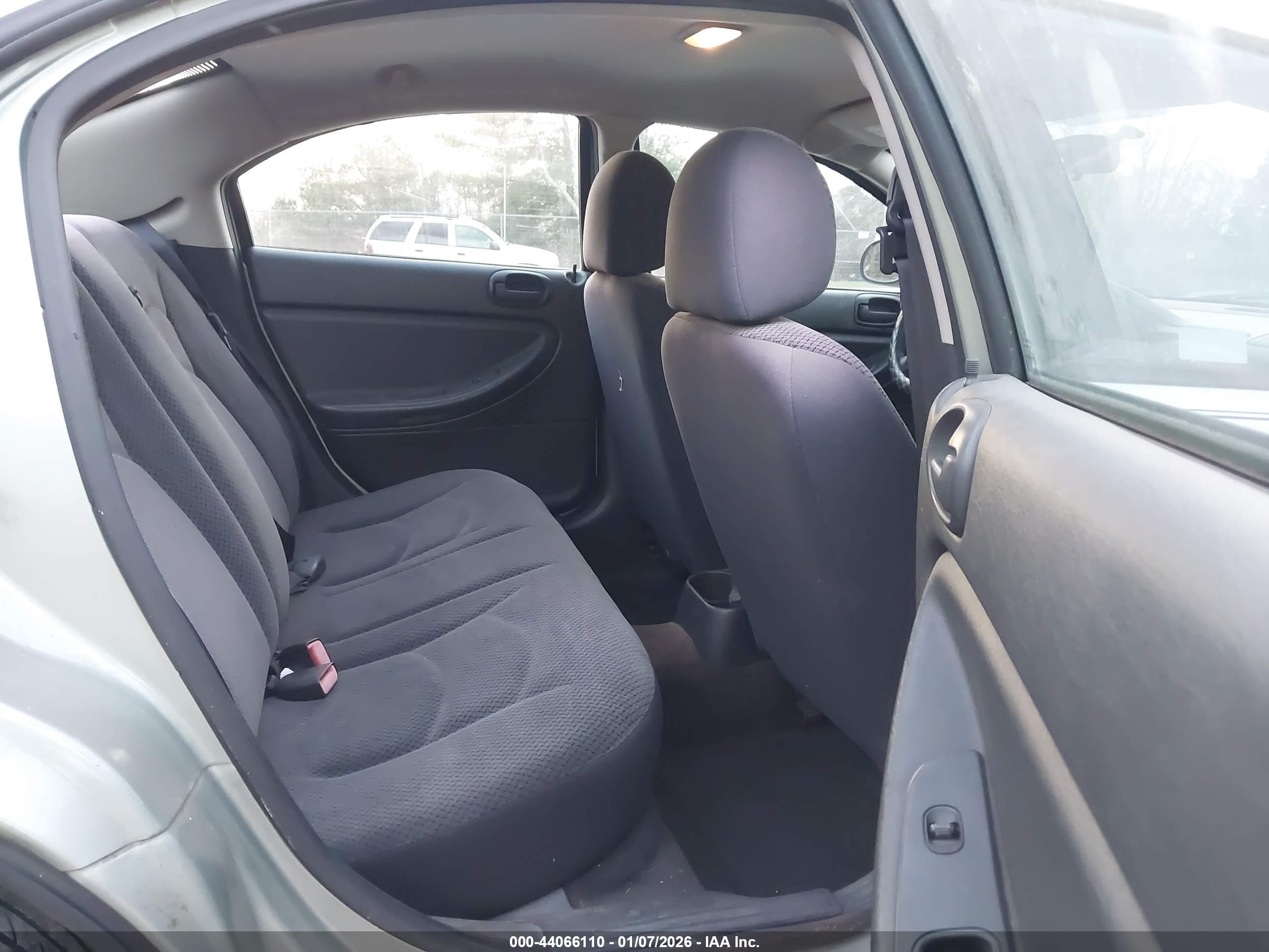DODGE STRATUS image 8