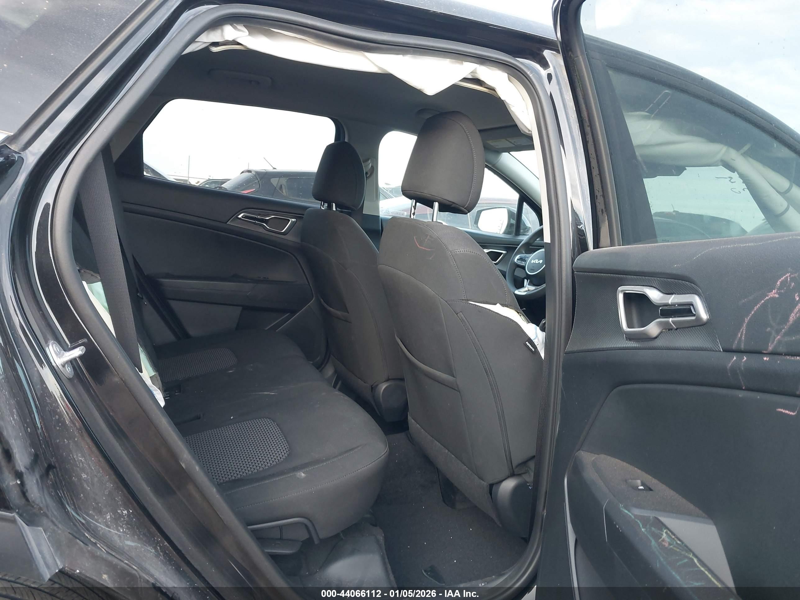 KIA SPORTAGE image 8