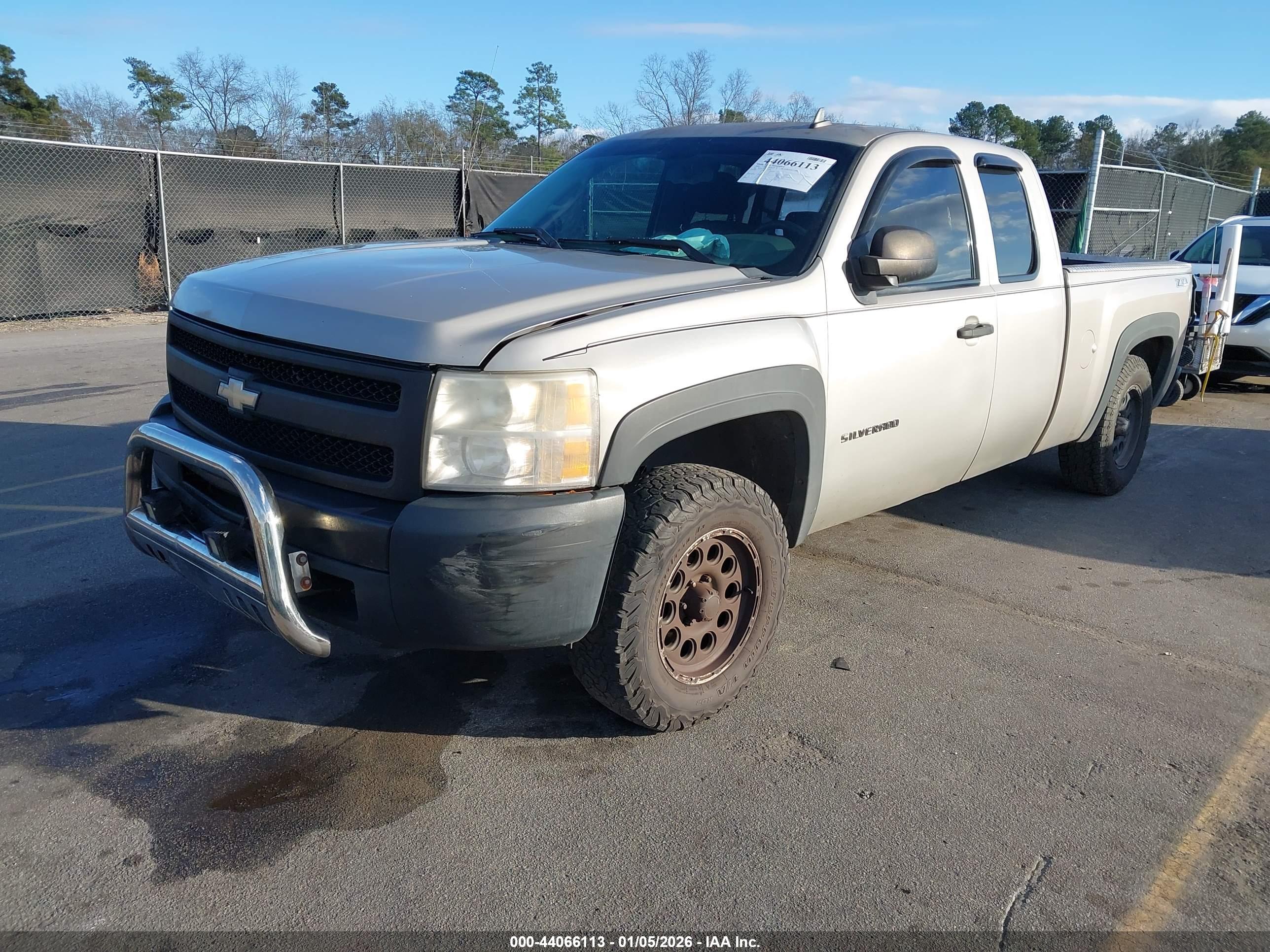 CHEVROLET SILVERADO image 2