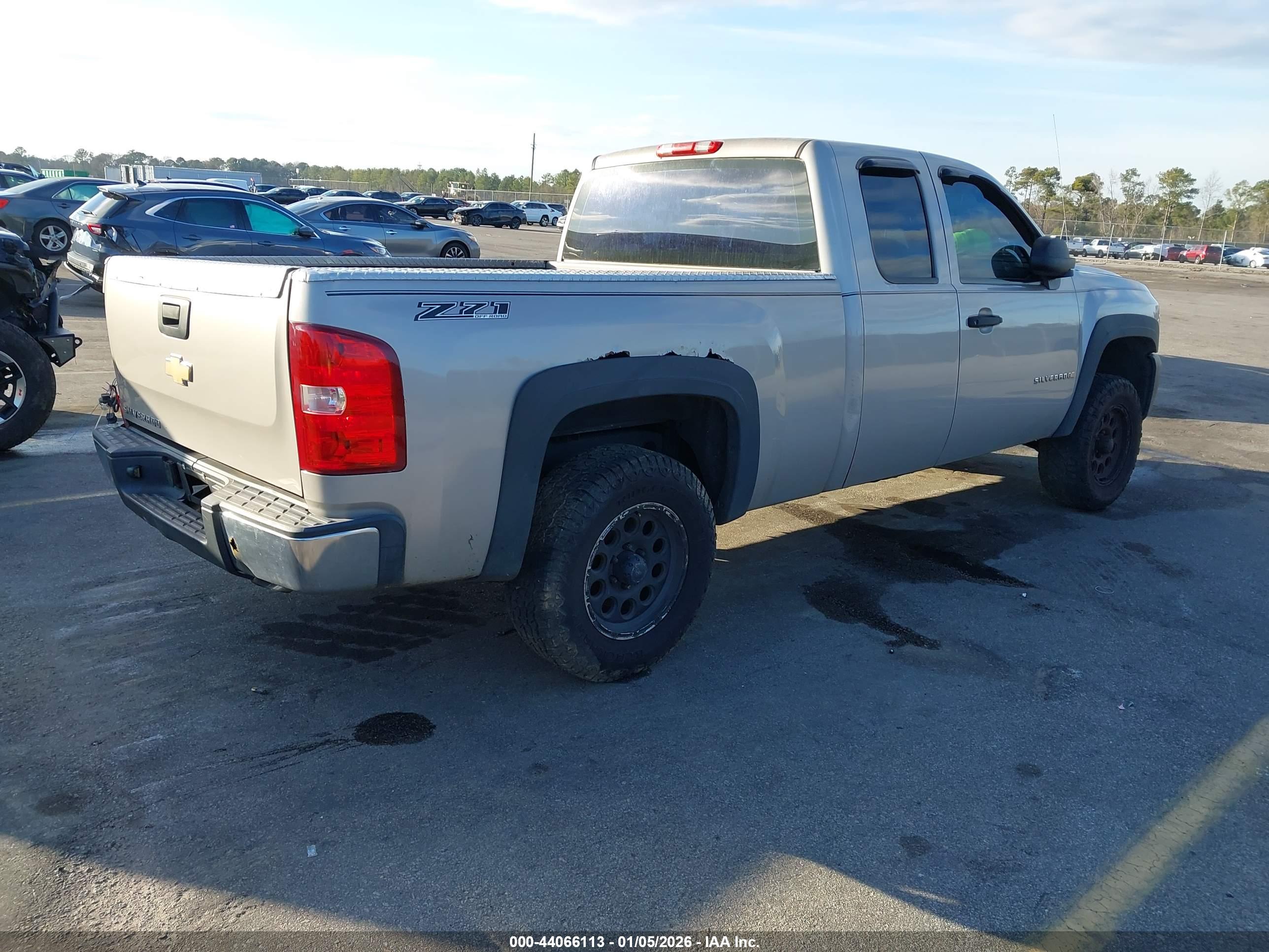 CHEVROLET SILVERADO image 4