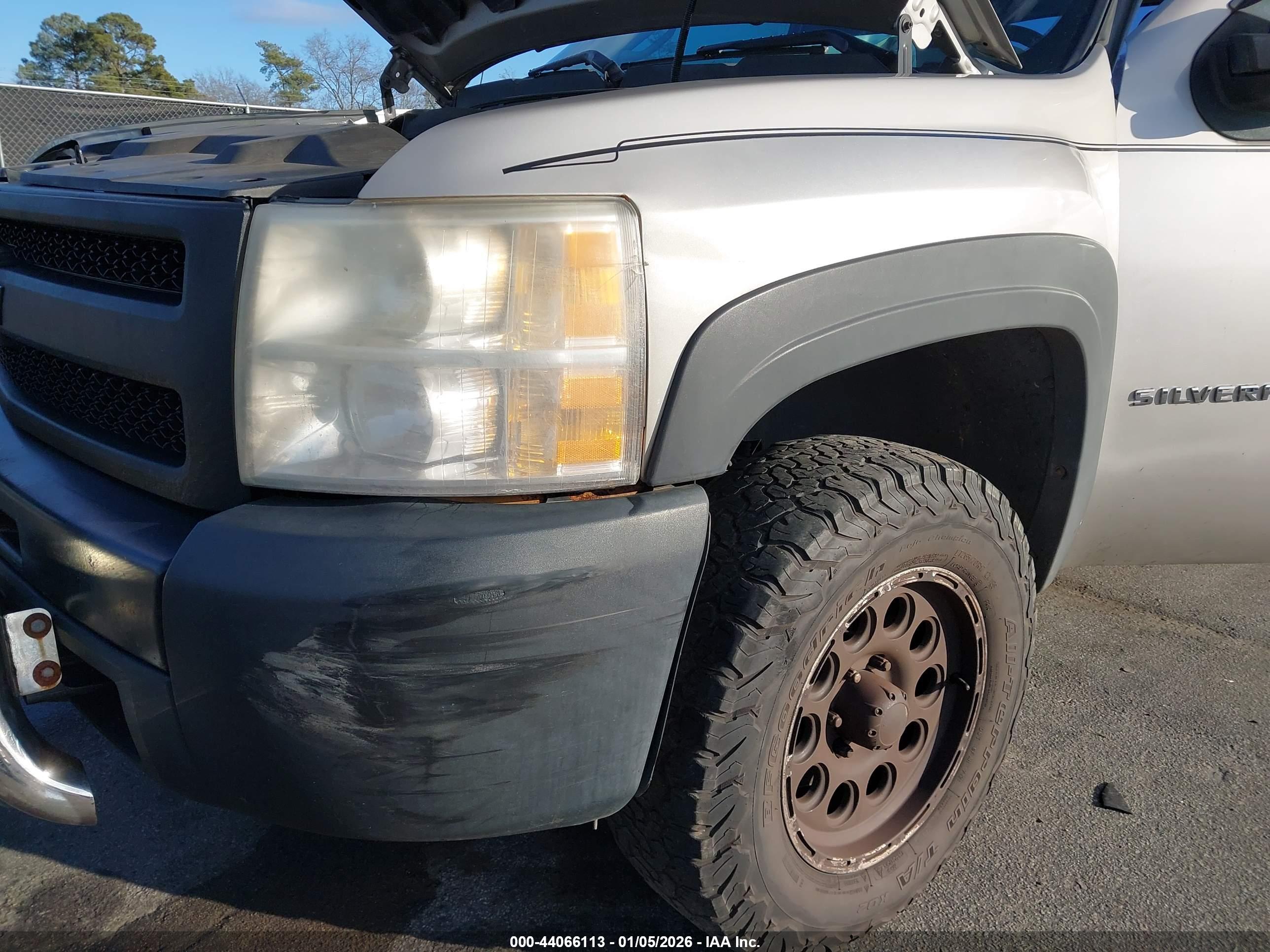 CHEVROLET SILVERADO image 6