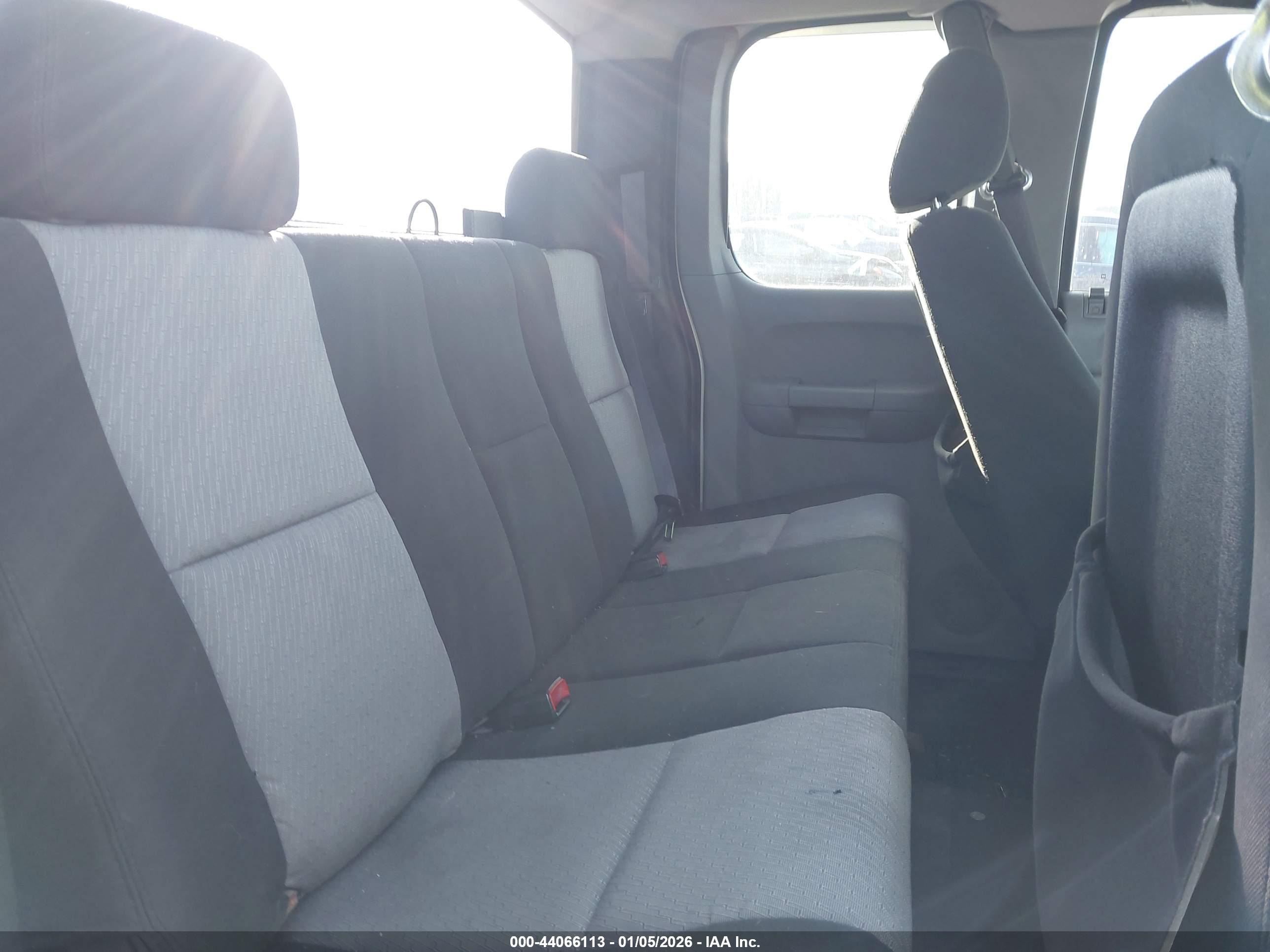 CHEVROLET SILVERADO image 8
