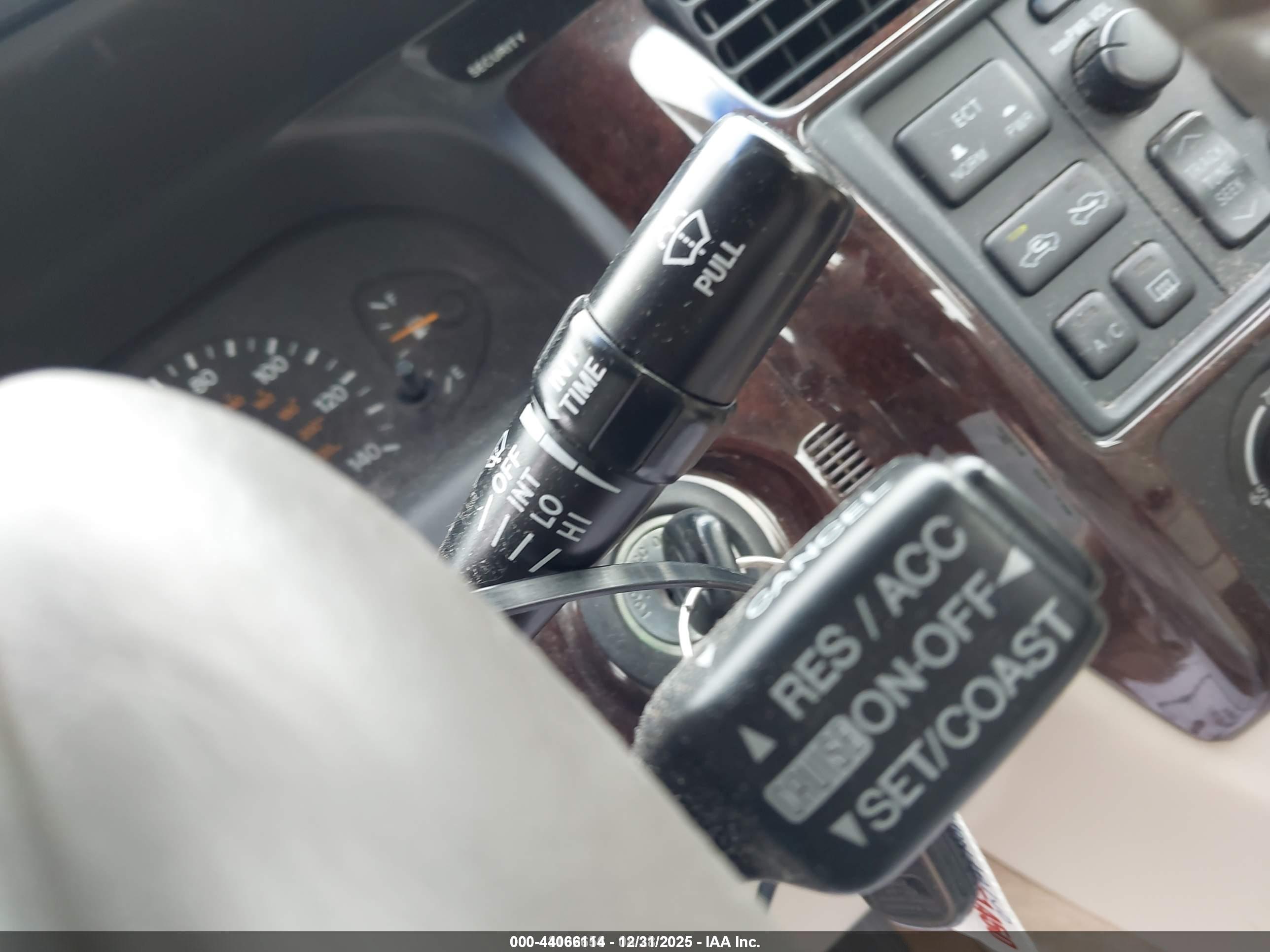 TOYOTA AVALON image 11