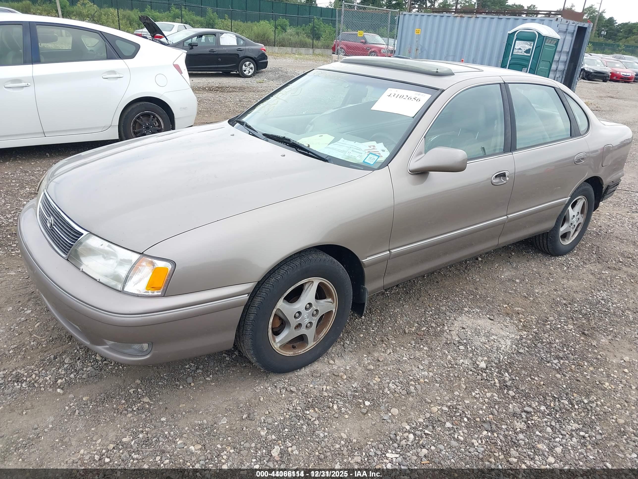TOYOTA AVALON image 2