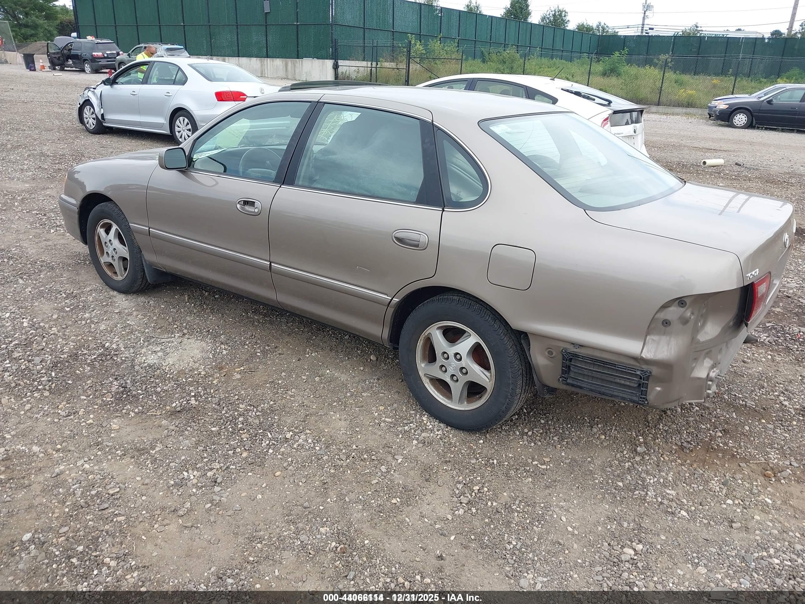 TOYOTA AVALON image 3