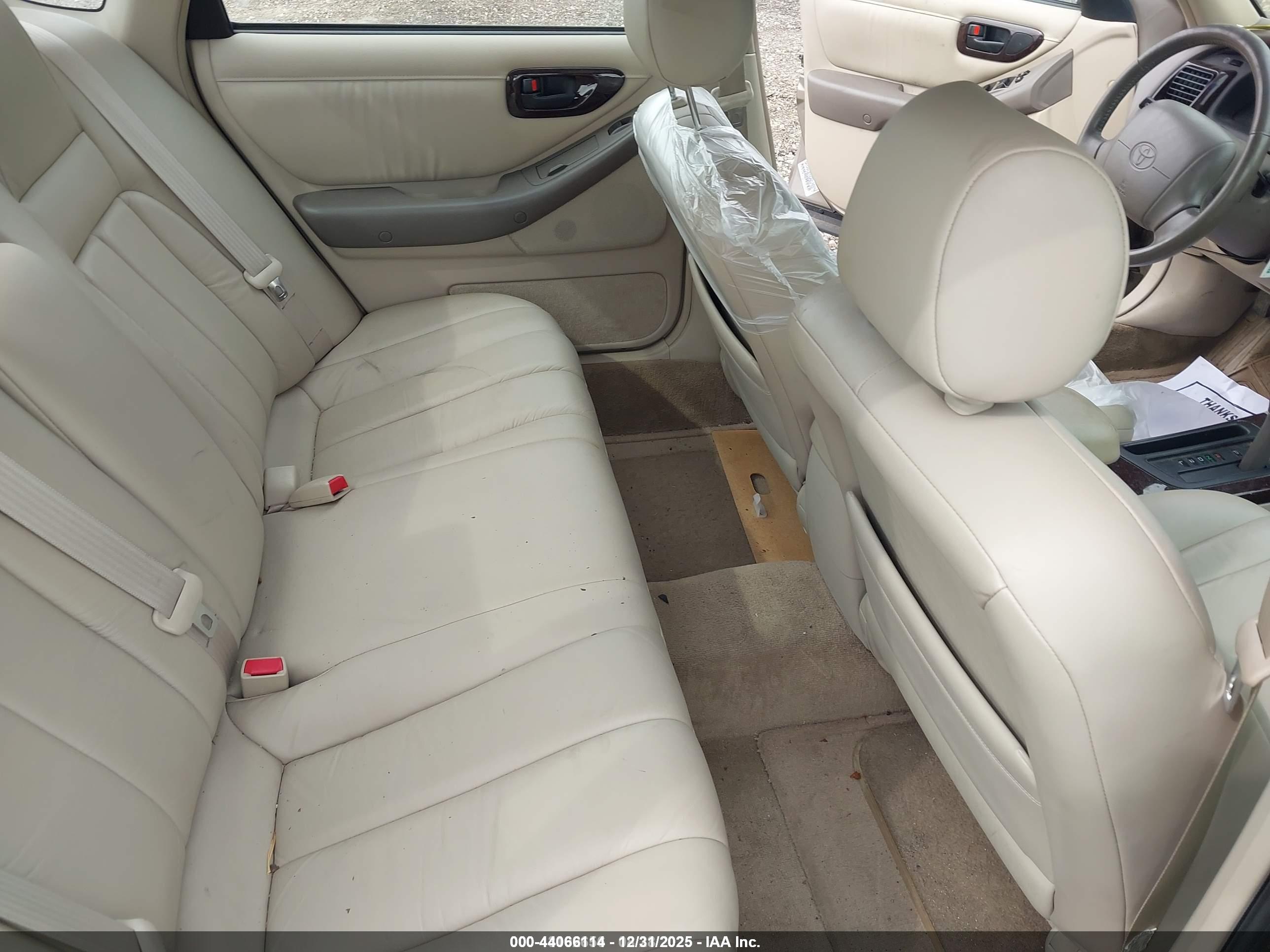 TOYOTA AVALON image 8