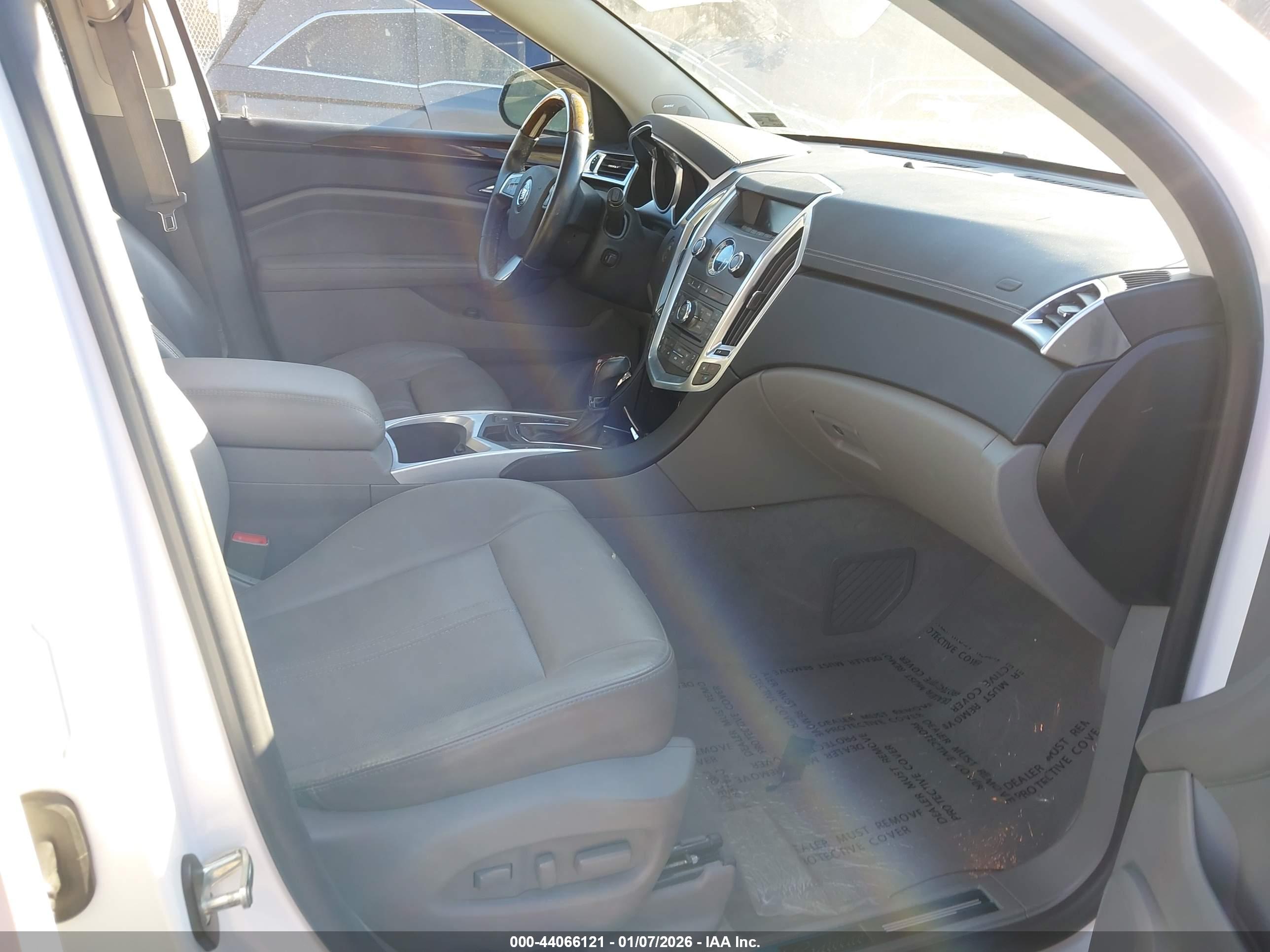CADILLAC SRX image 5