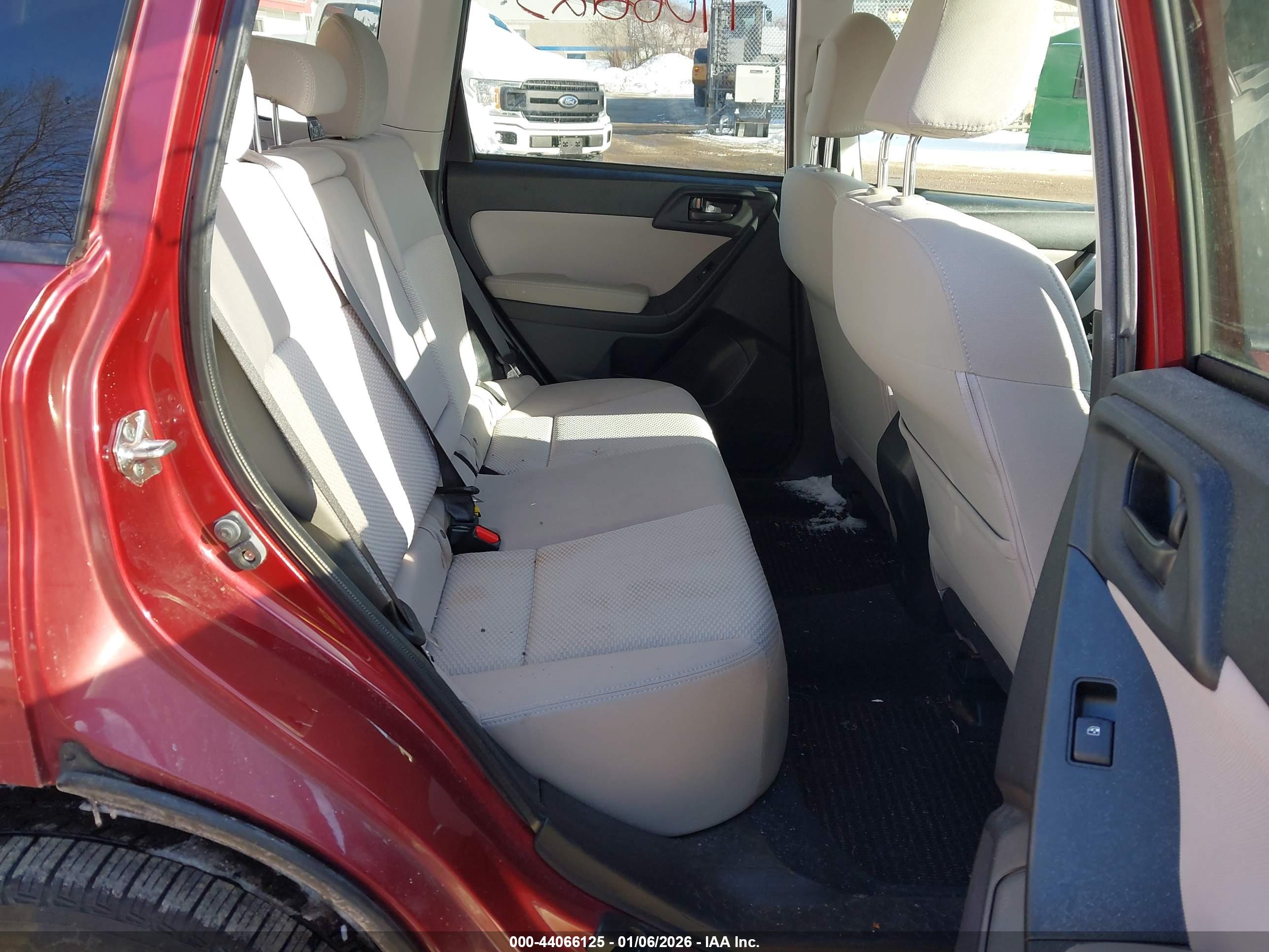 SUBARU FORESTER image 8