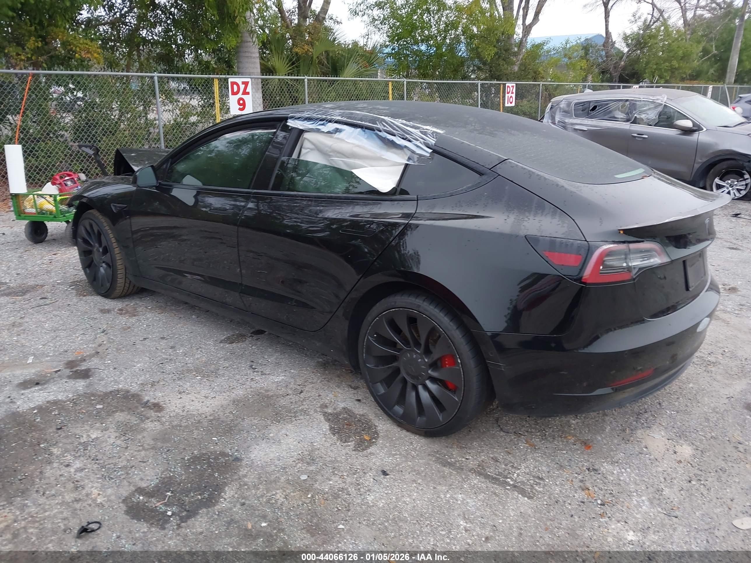 TESLA MODEL image 3