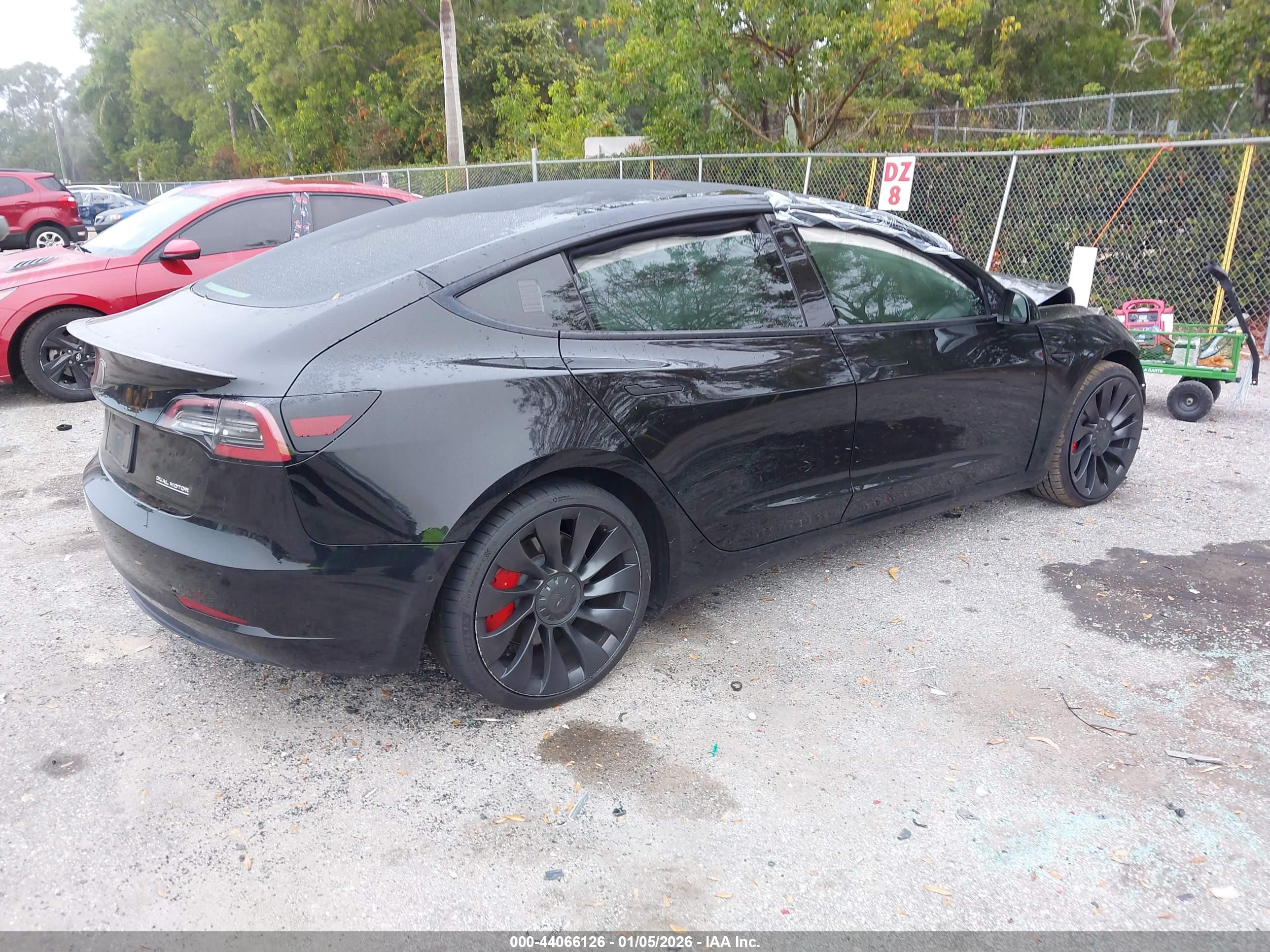 TESLA MODEL image 4