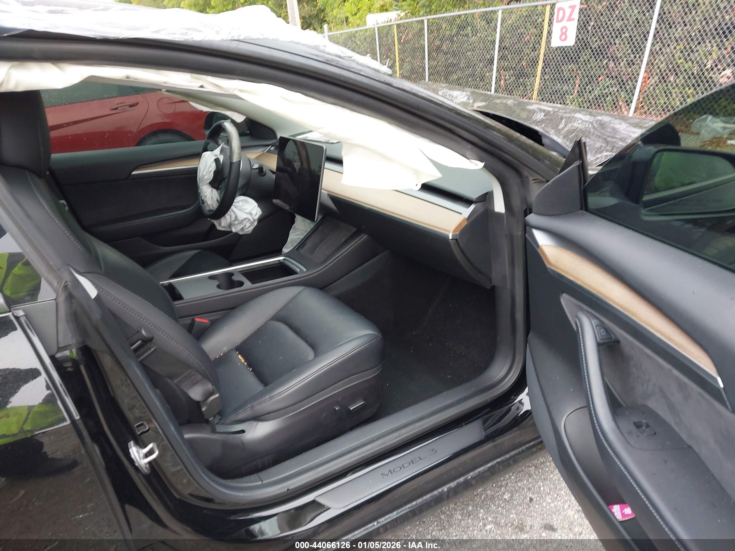 TESLA MODEL image 5