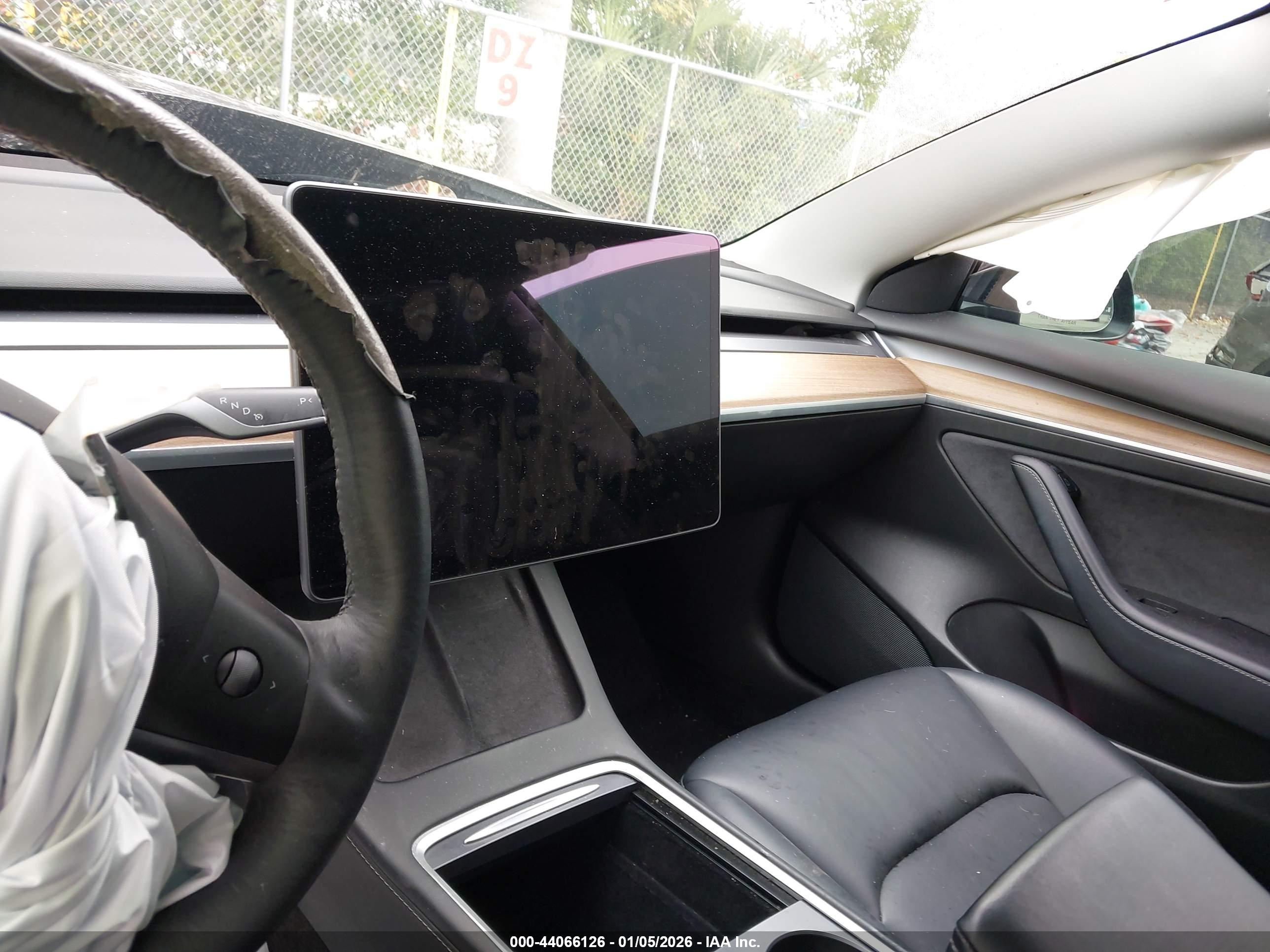 TESLA MODEL image 7