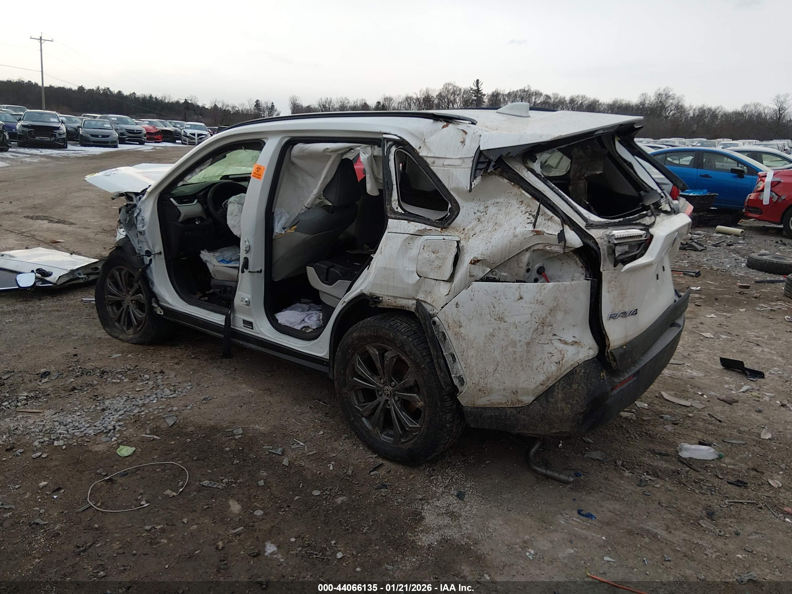 TOYOTA RAV4 image 3