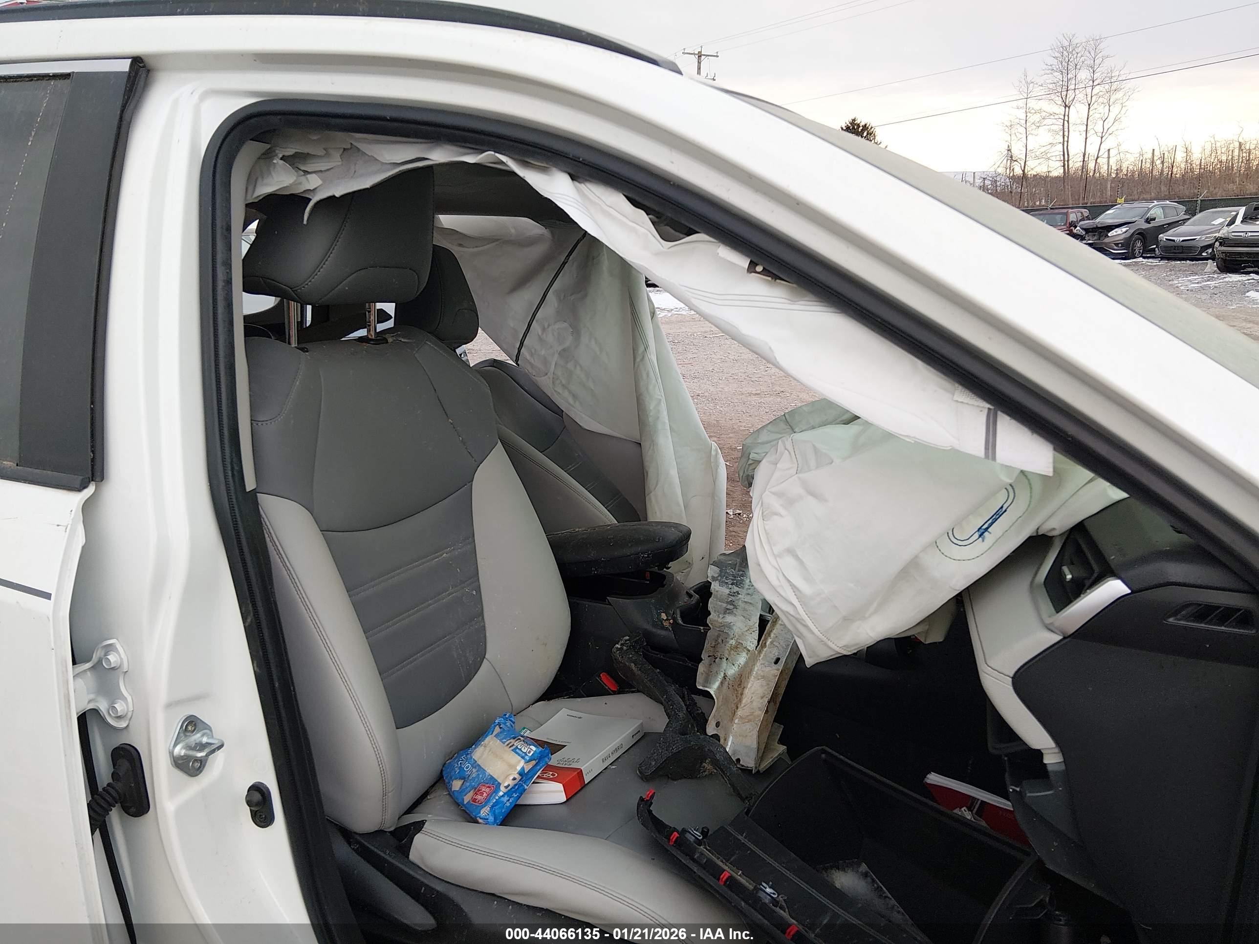 TOYOTA RAV4 image 5