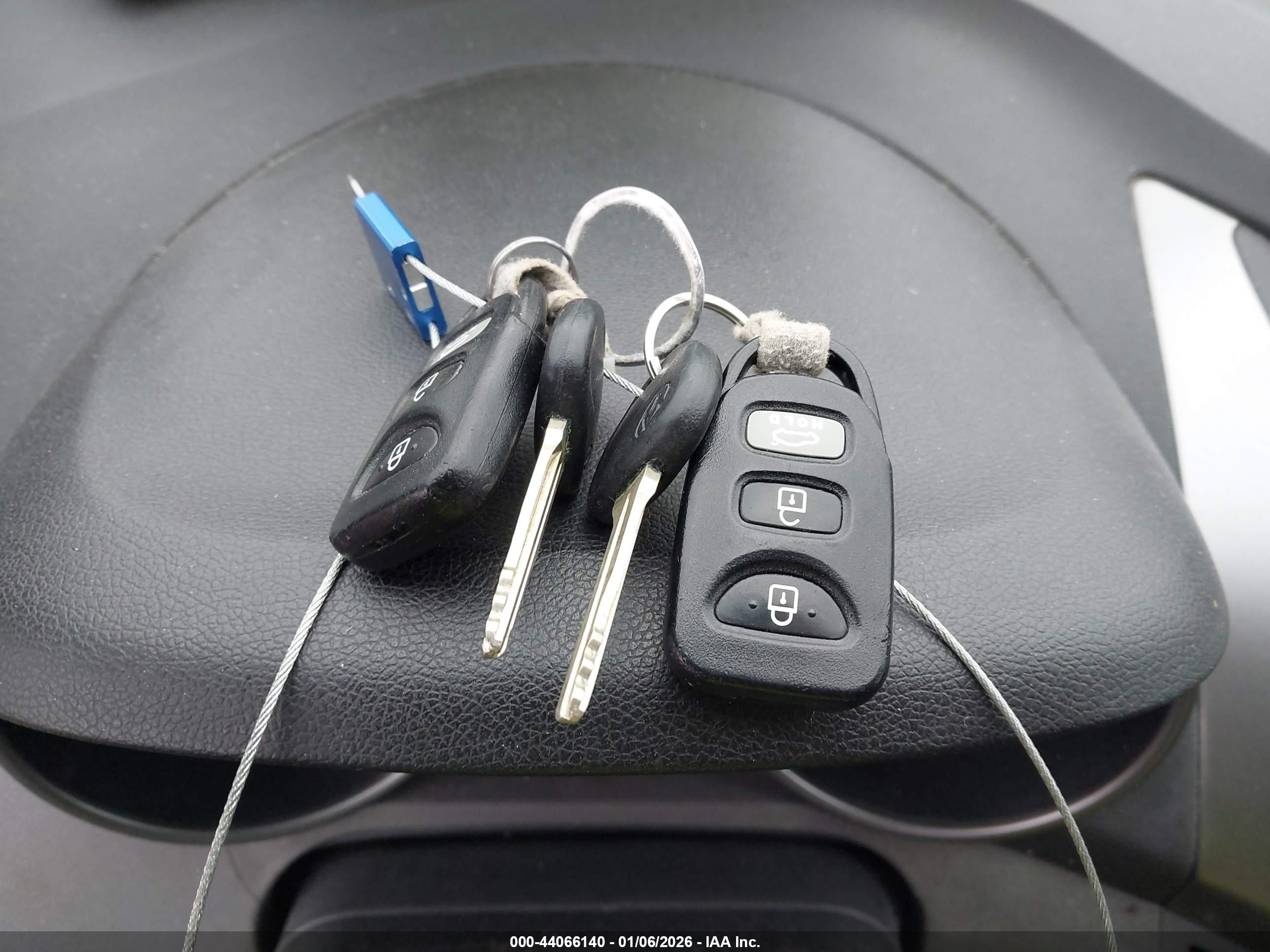 HYUNDAI ELANTRA image 11