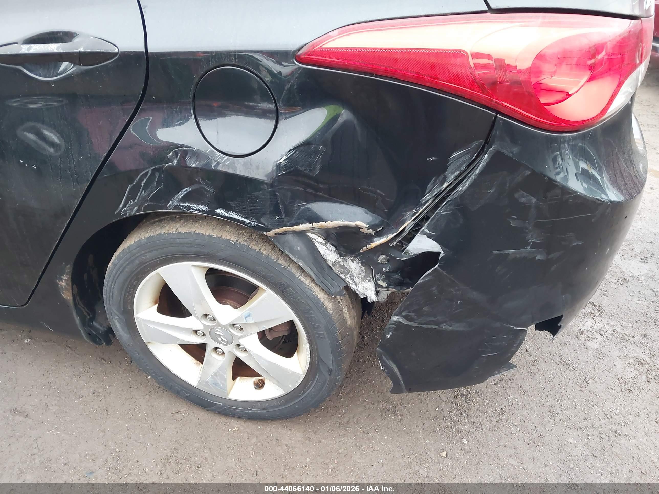 HYUNDAI ELANTRA image 6