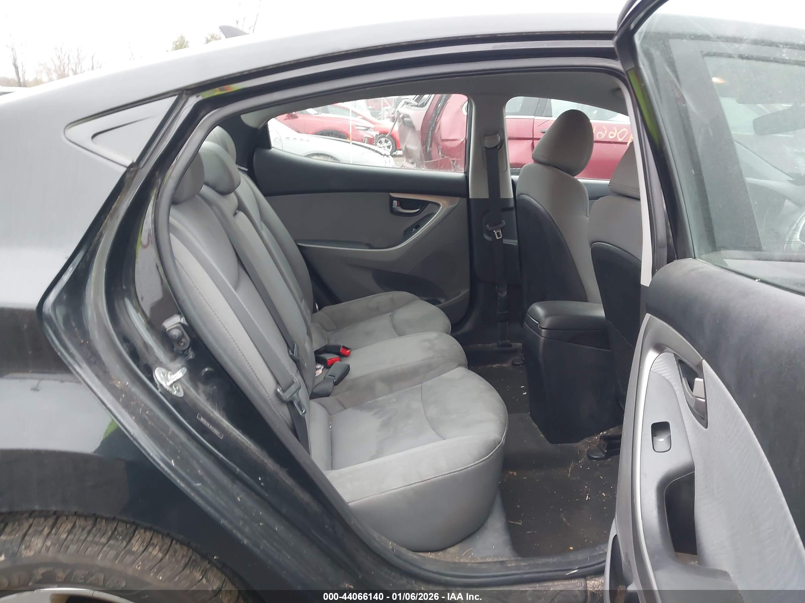 HYUNDAI ELANTRA image 8