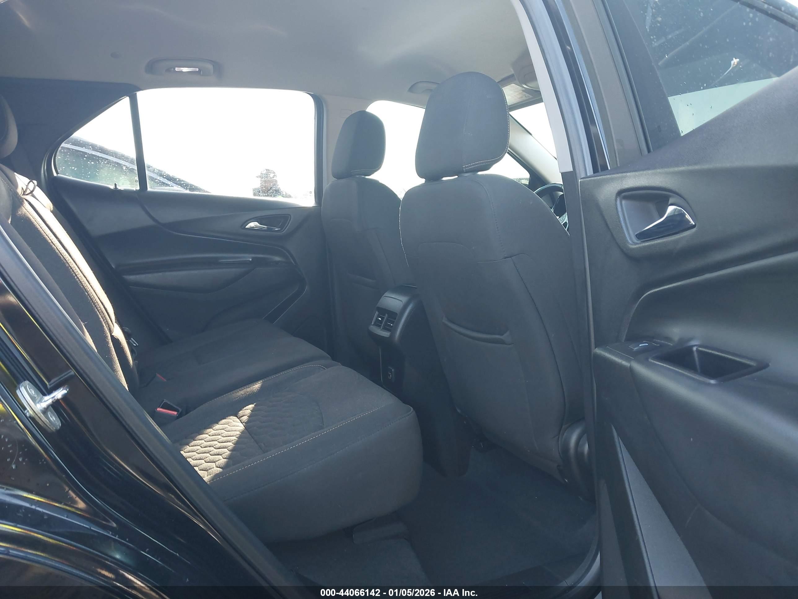 CHEVROLET EQUINOX image 8