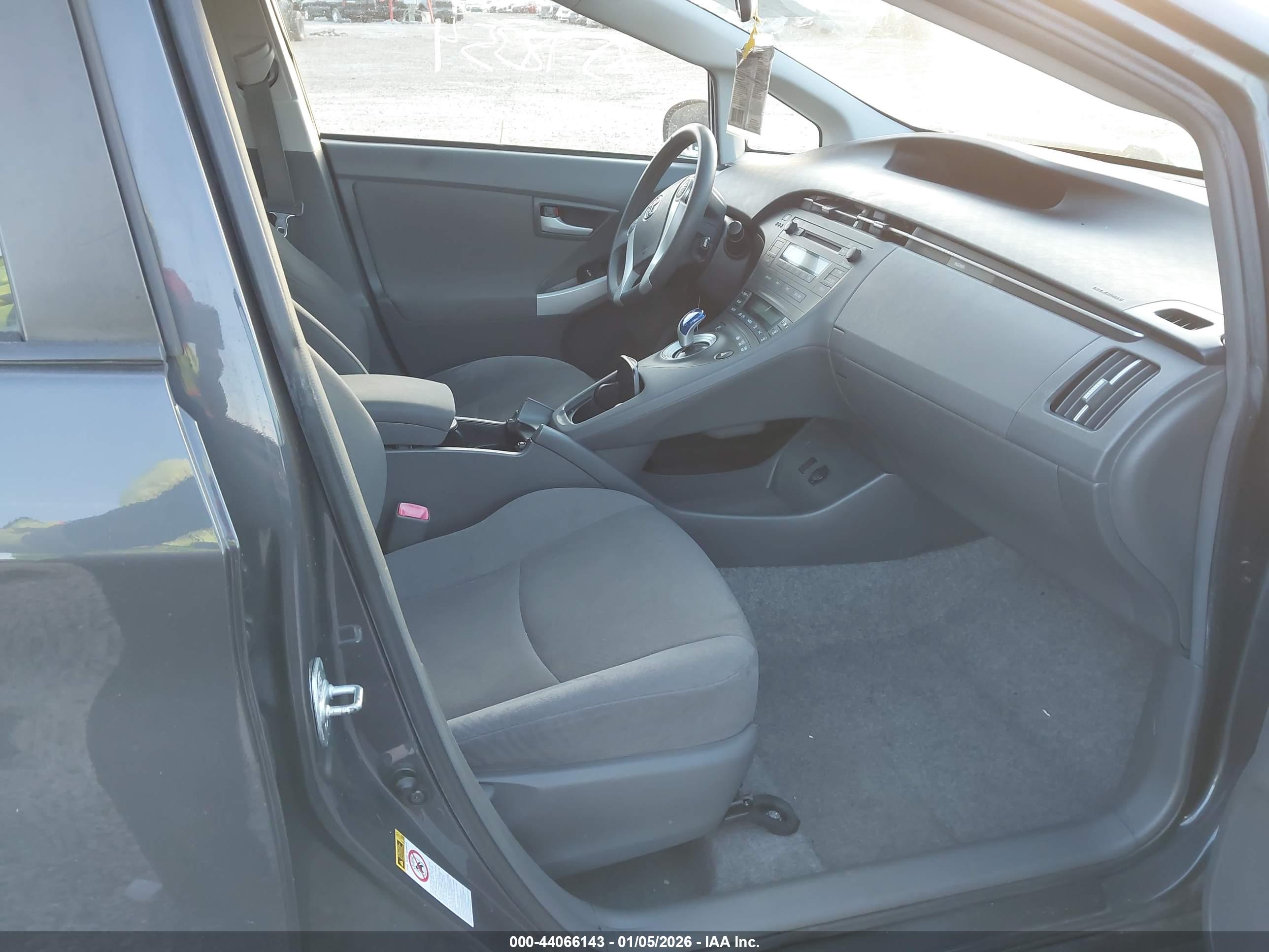 TOYOTA PRIUS image 5