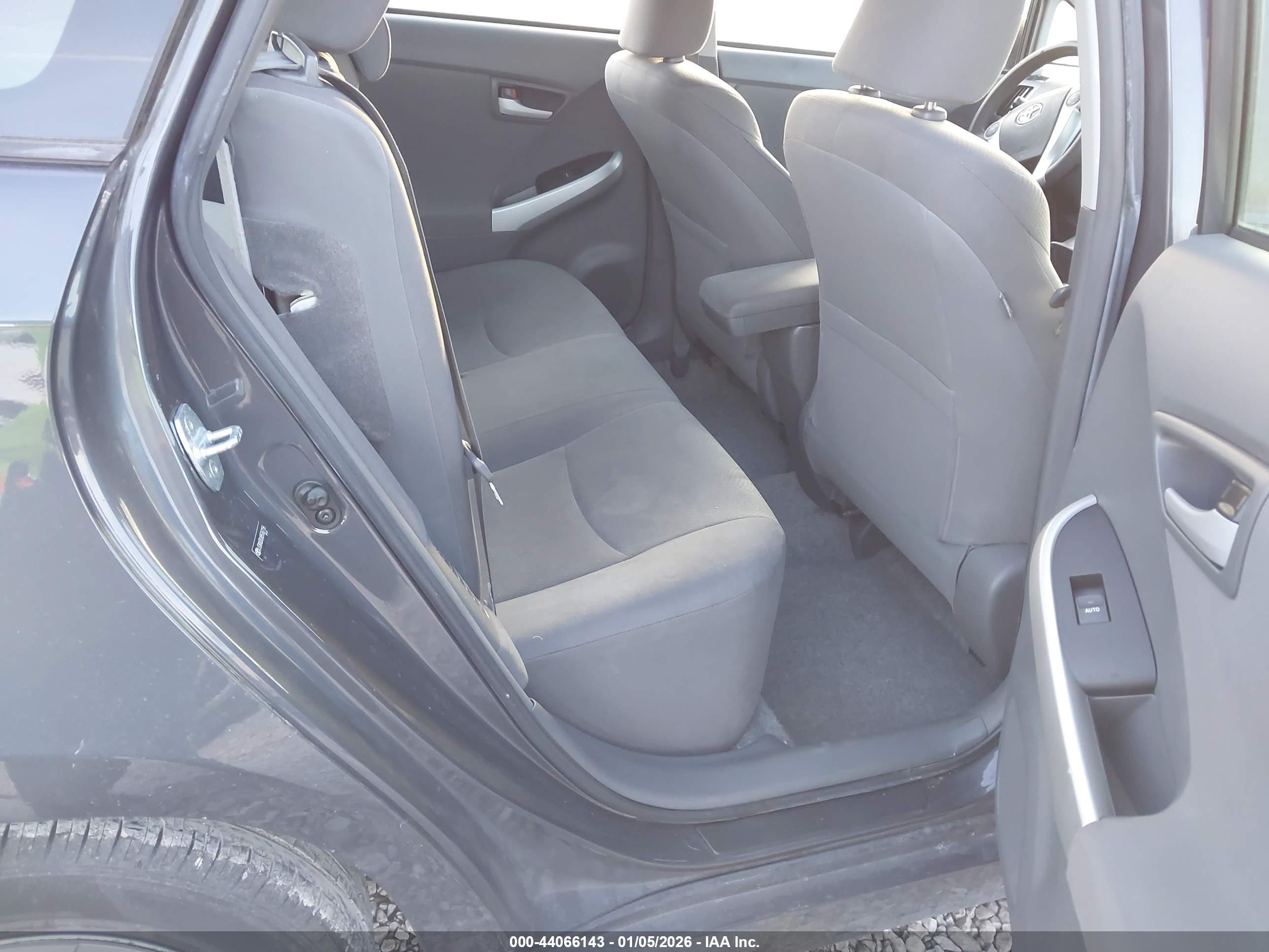 TOYOTA PRIUS image 8