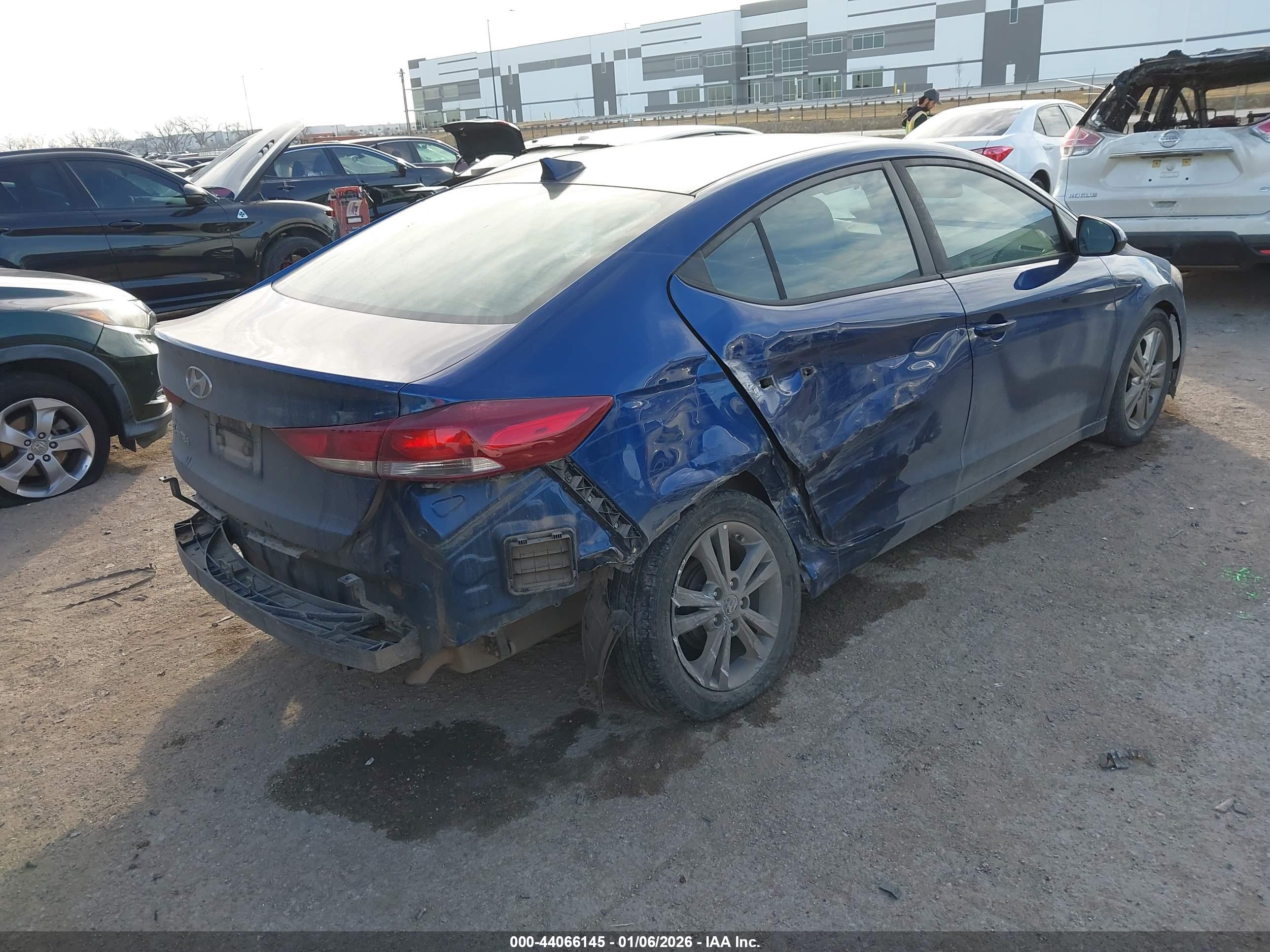 HYUNDAI ELANTRA image 4