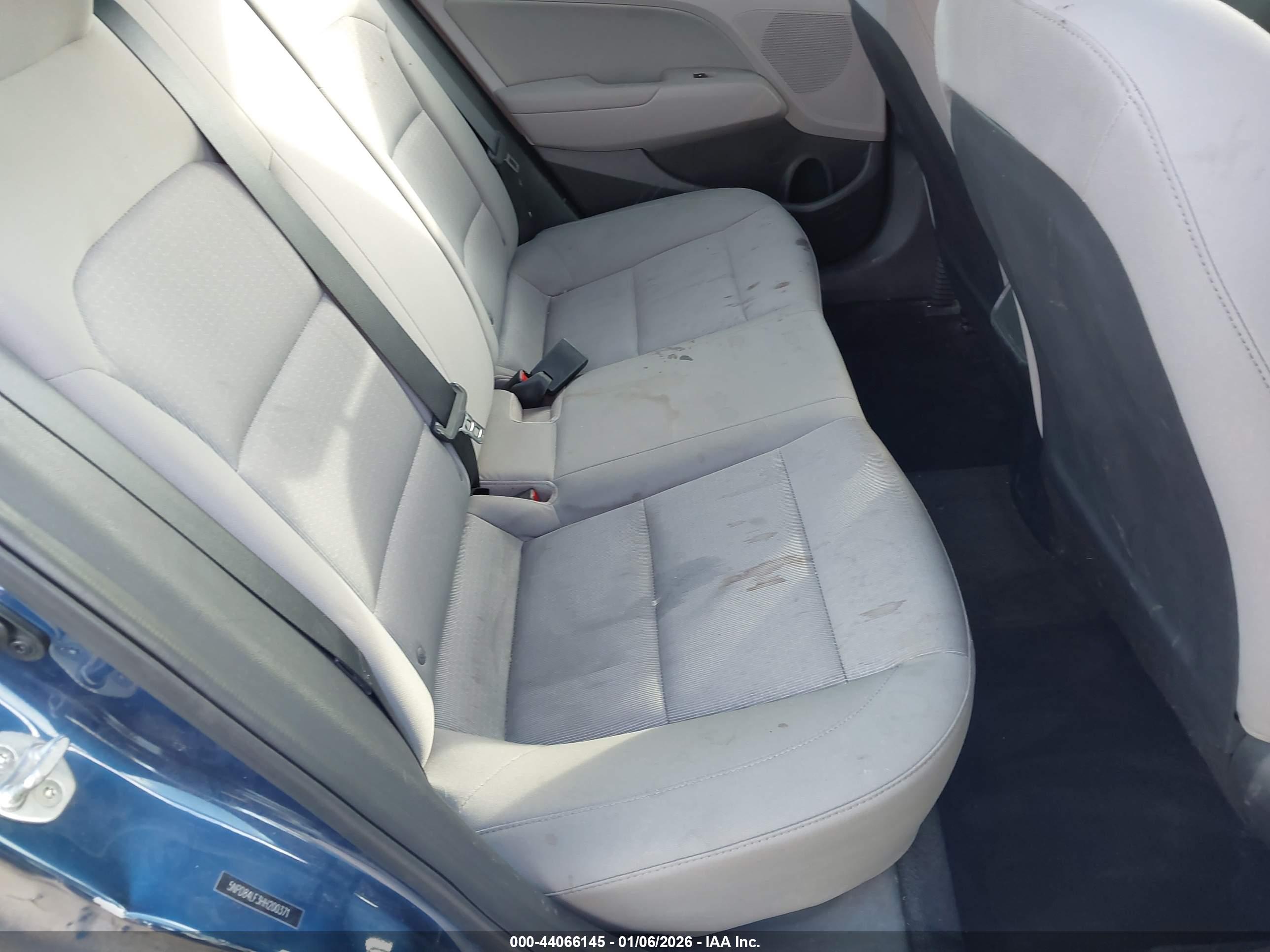 HYUNDAI ELANTRA image 8
