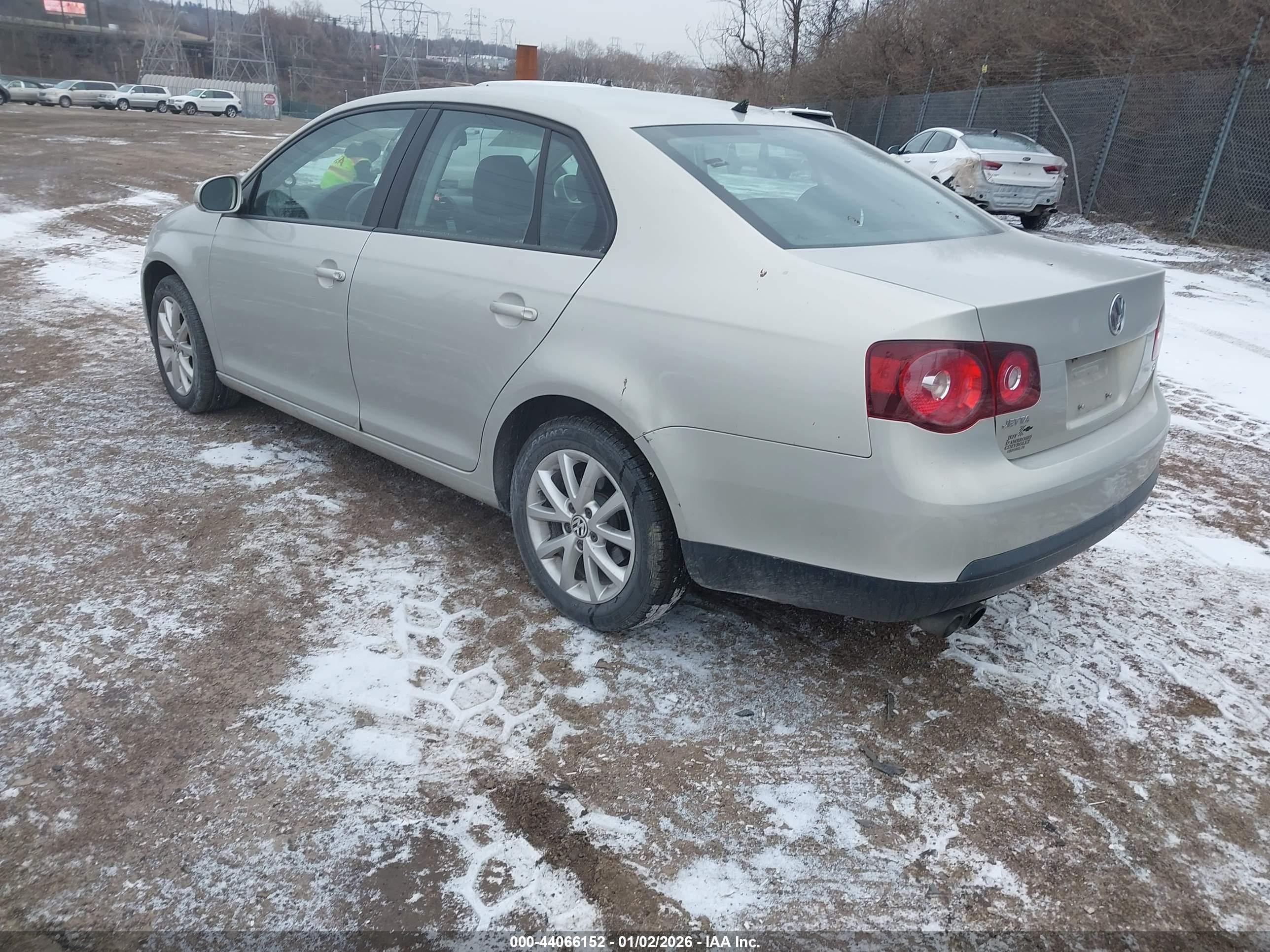 VOLKSWAGEN JETTA image 3