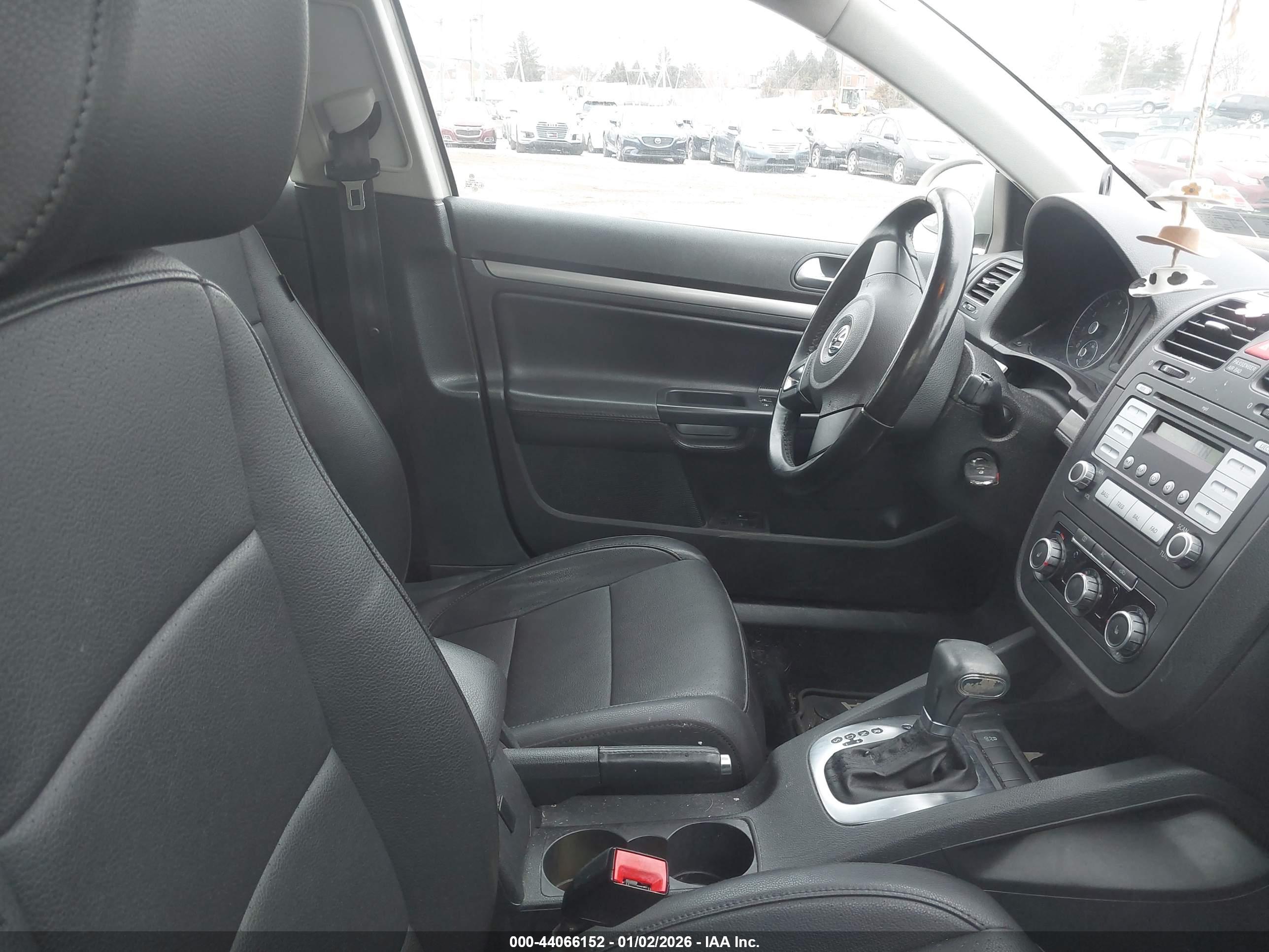 VOLKSWAGEN JETTA image 5