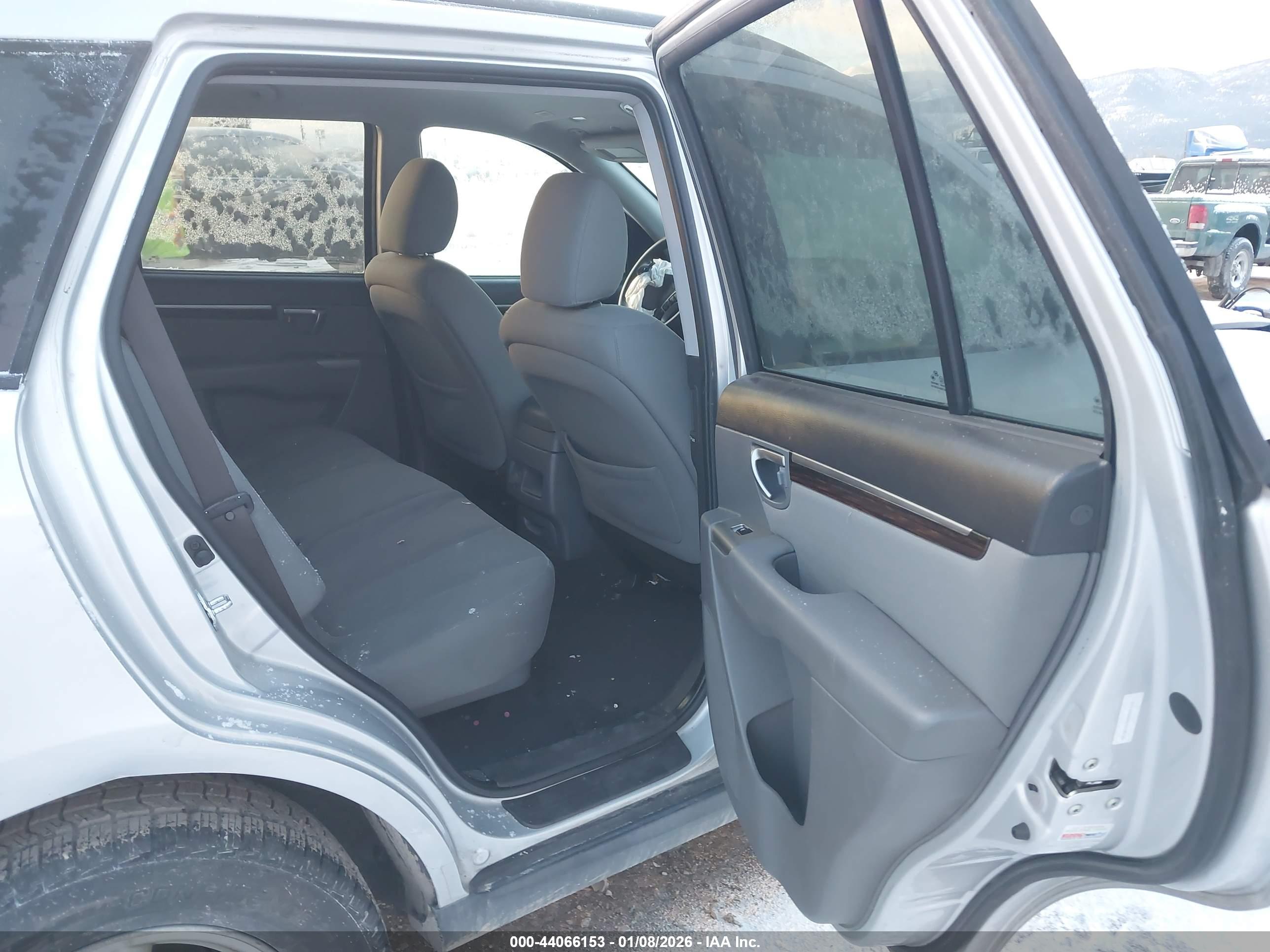 HYUNDAI SANTA image 8