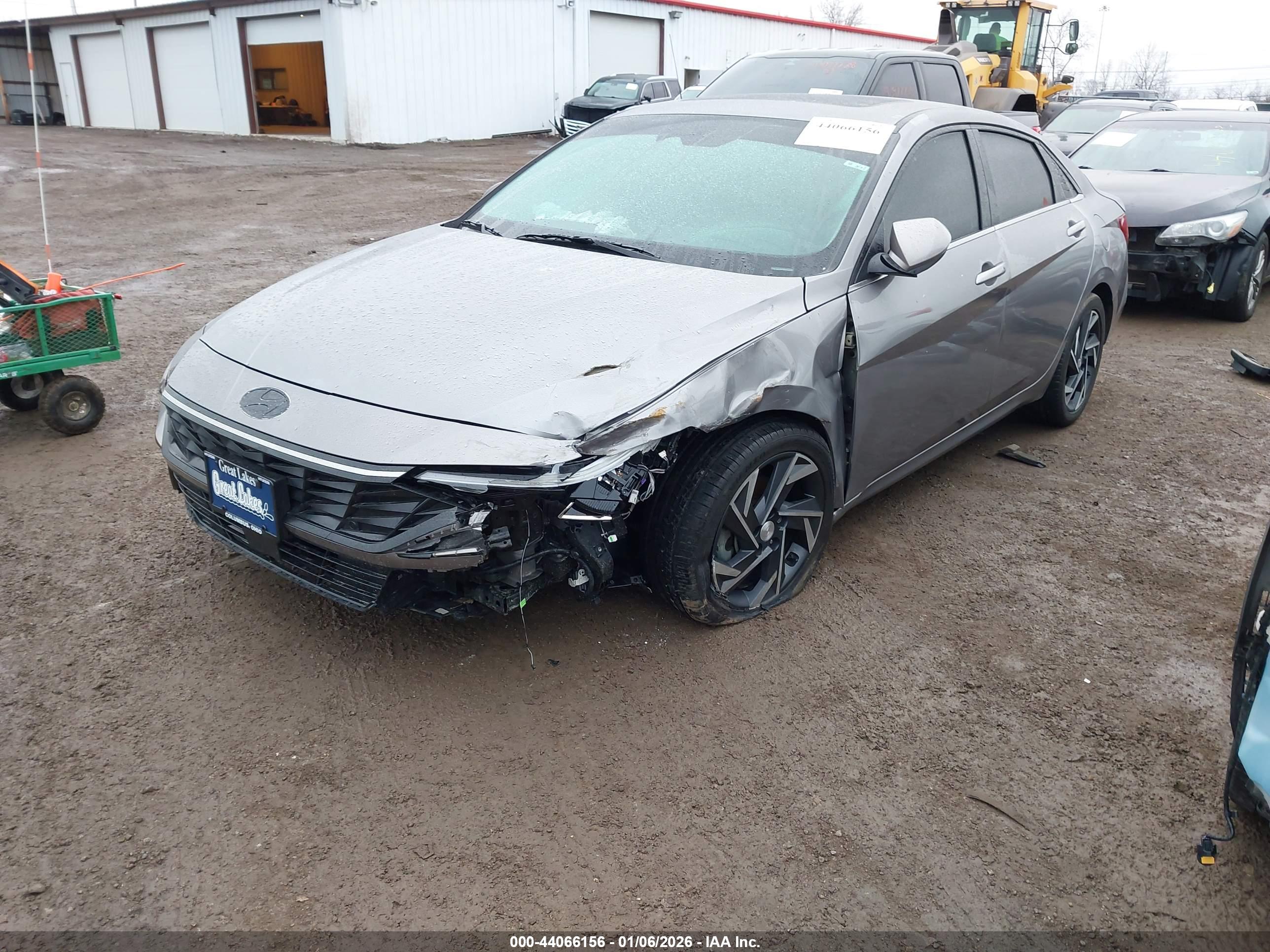 HYUNDAI ELANTRA image 6