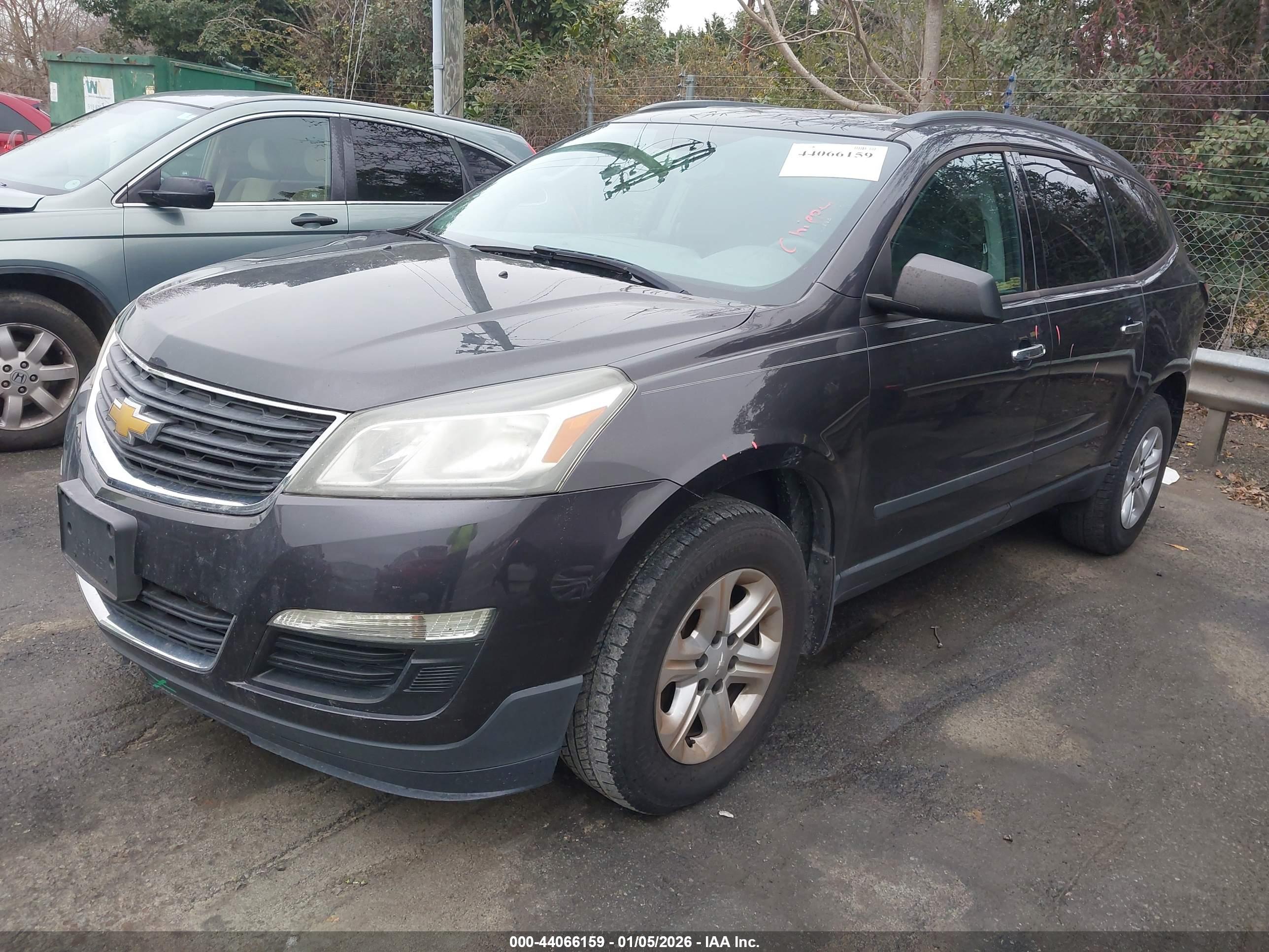 CHEVROLET TRAVERSE image 2