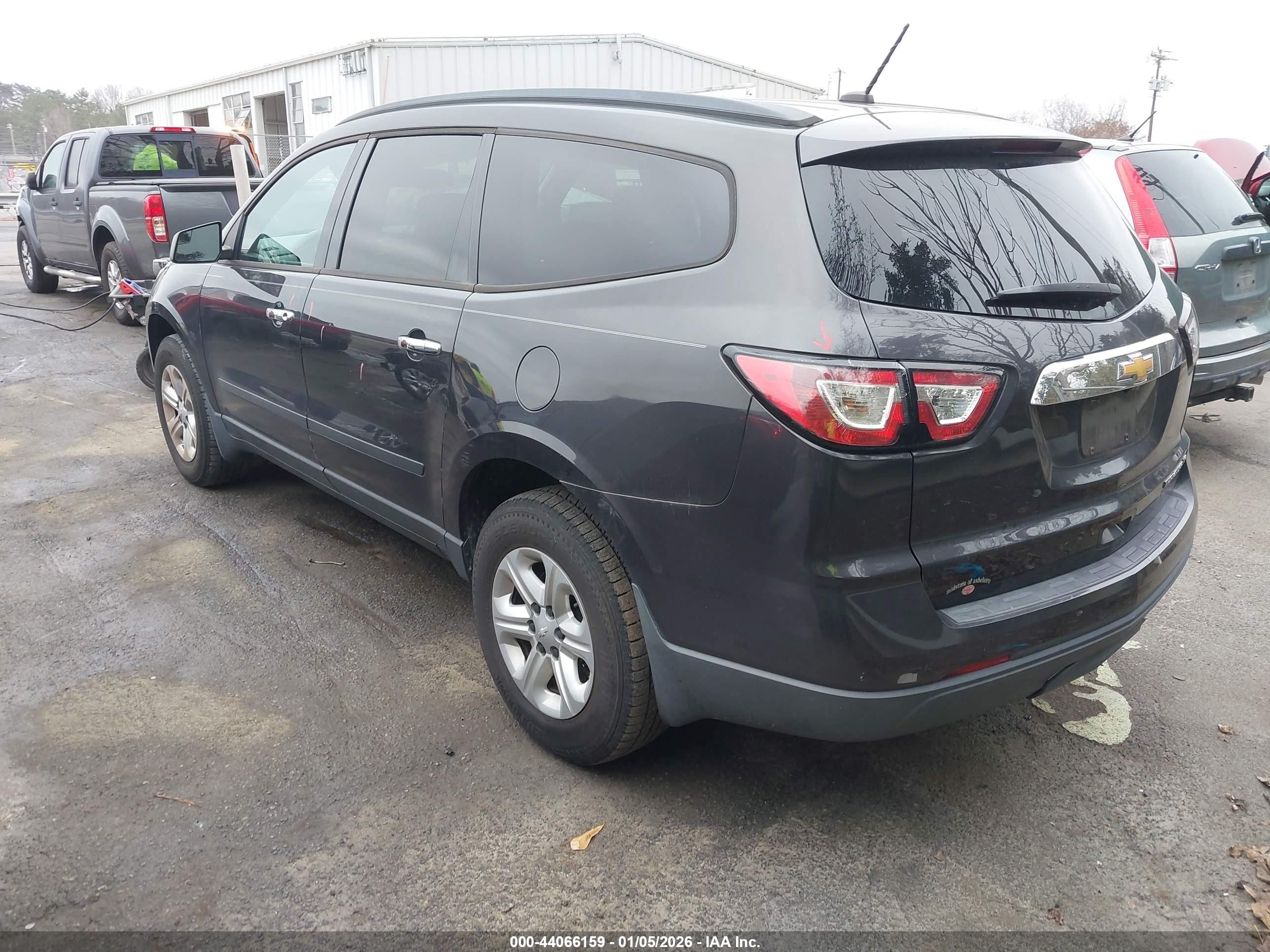 CHEVROLET TRAVERSE image 3