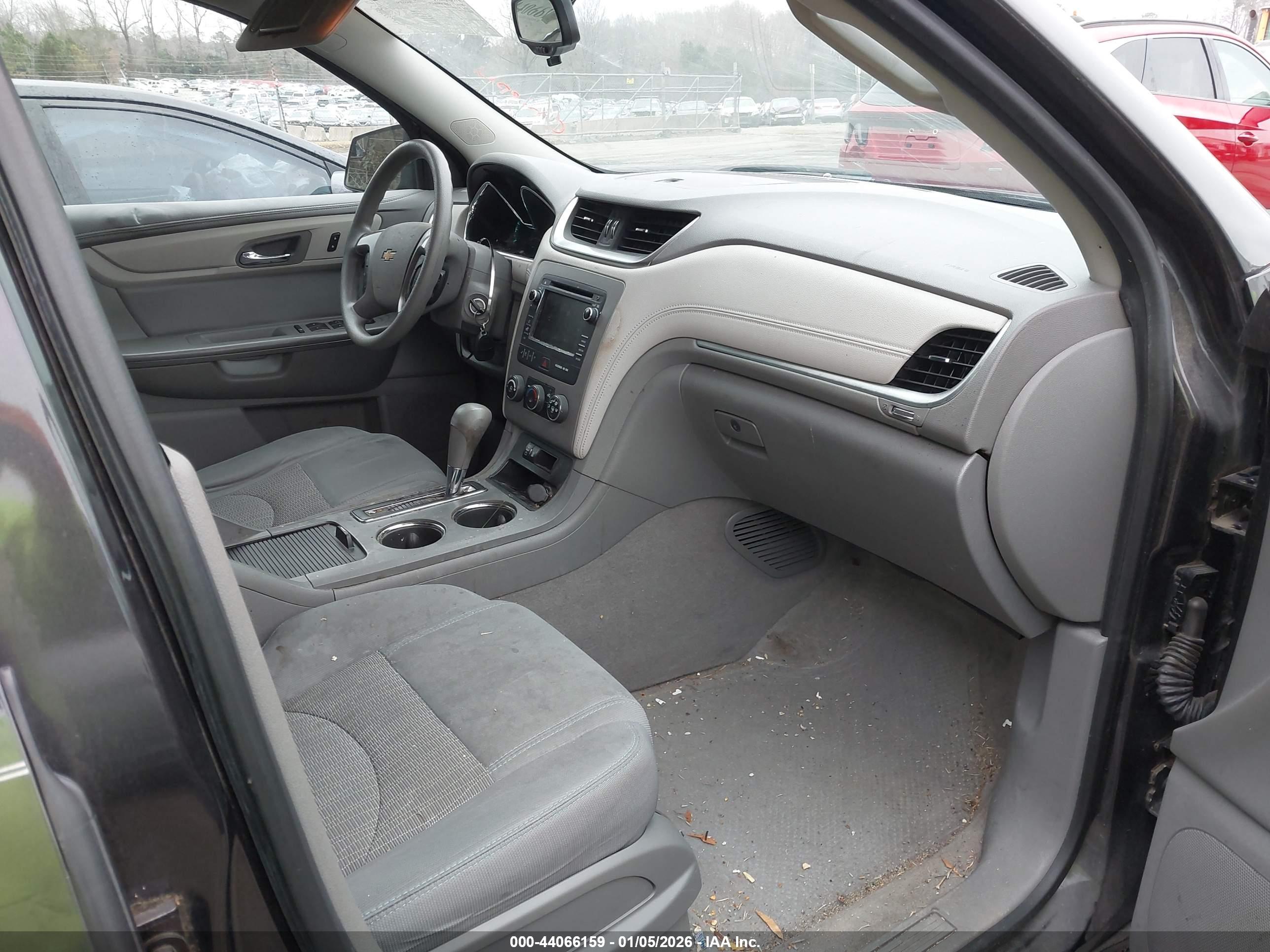 CHEVROLET TRAVERSE image 5