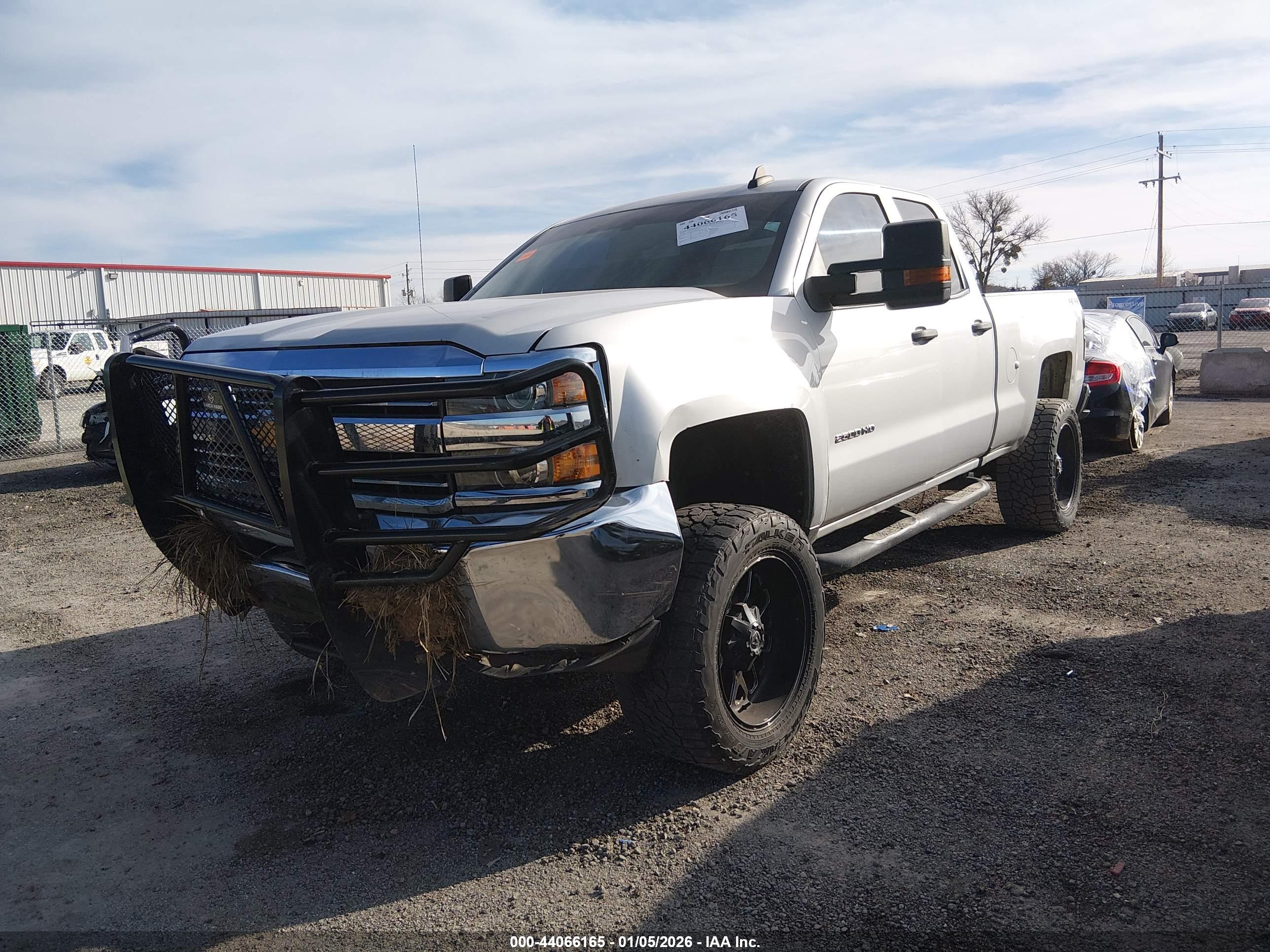 CHEVROLET SILVERADO image 2