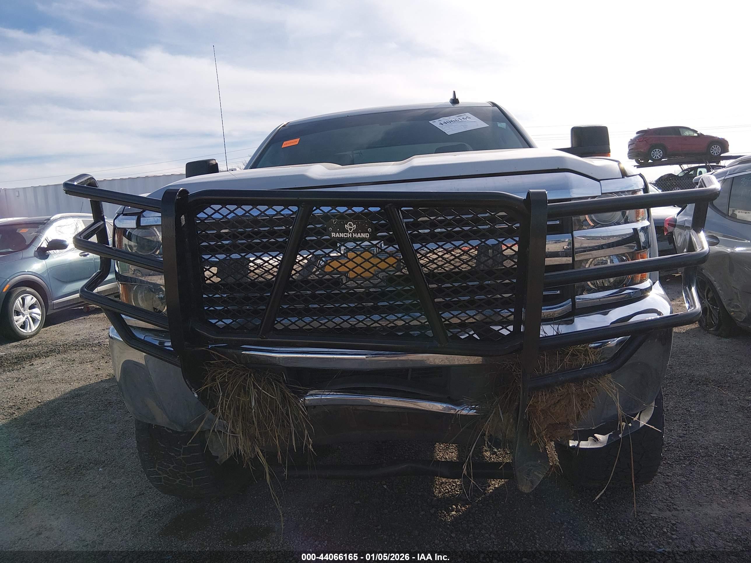 CHEVROLET SILVERADO image 6