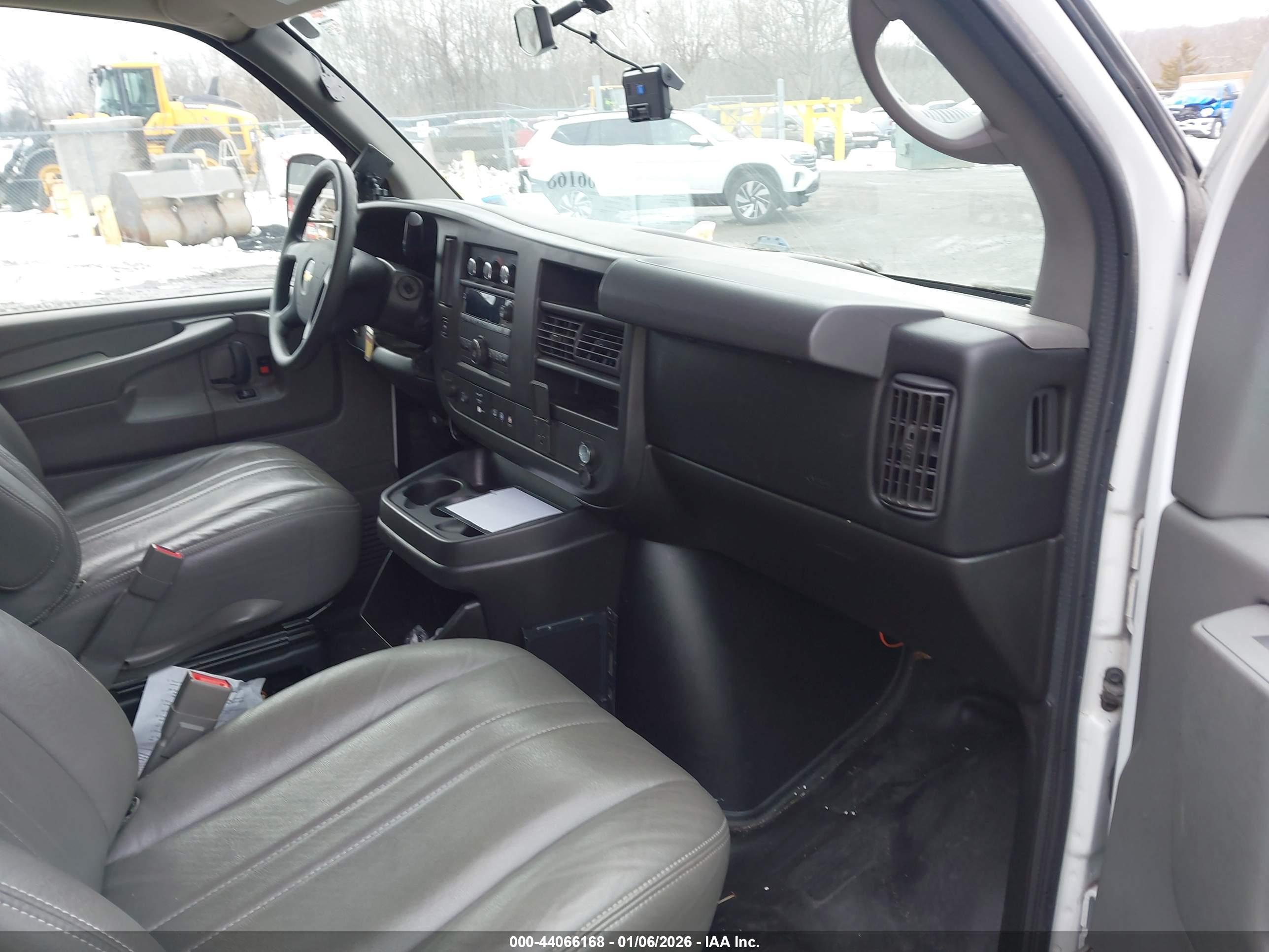 CHEVROLET EXPRESS image 5