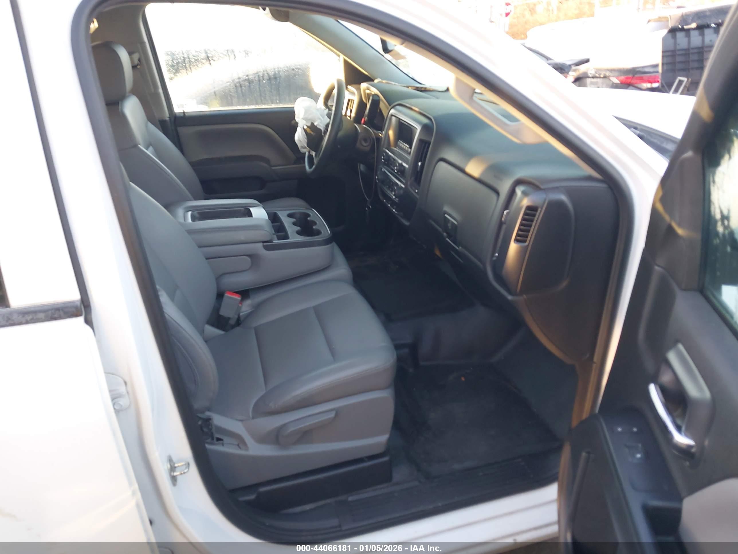 CHEVROLET SILVERADO image 5