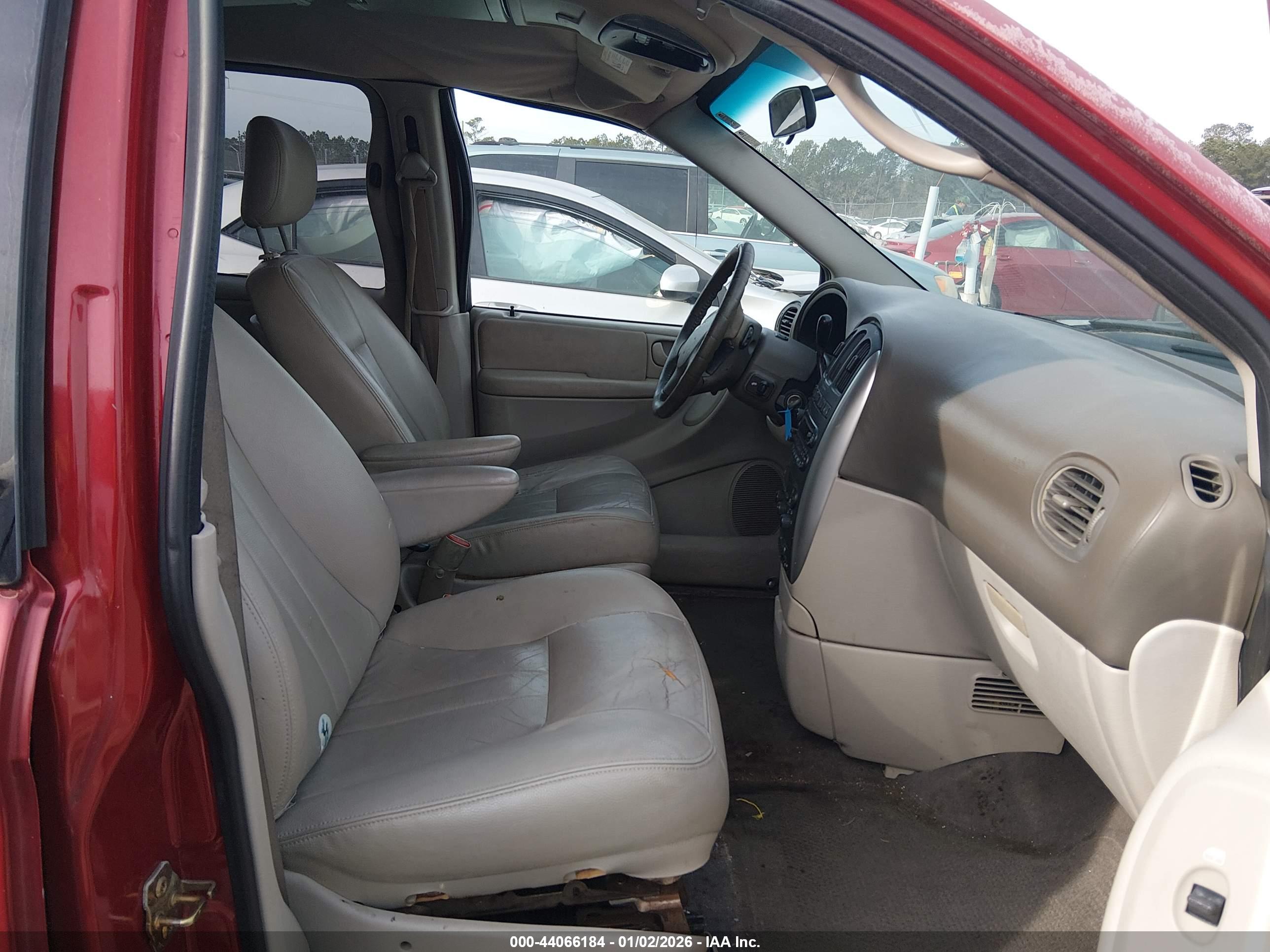 CHRYSLER TOWN image 5