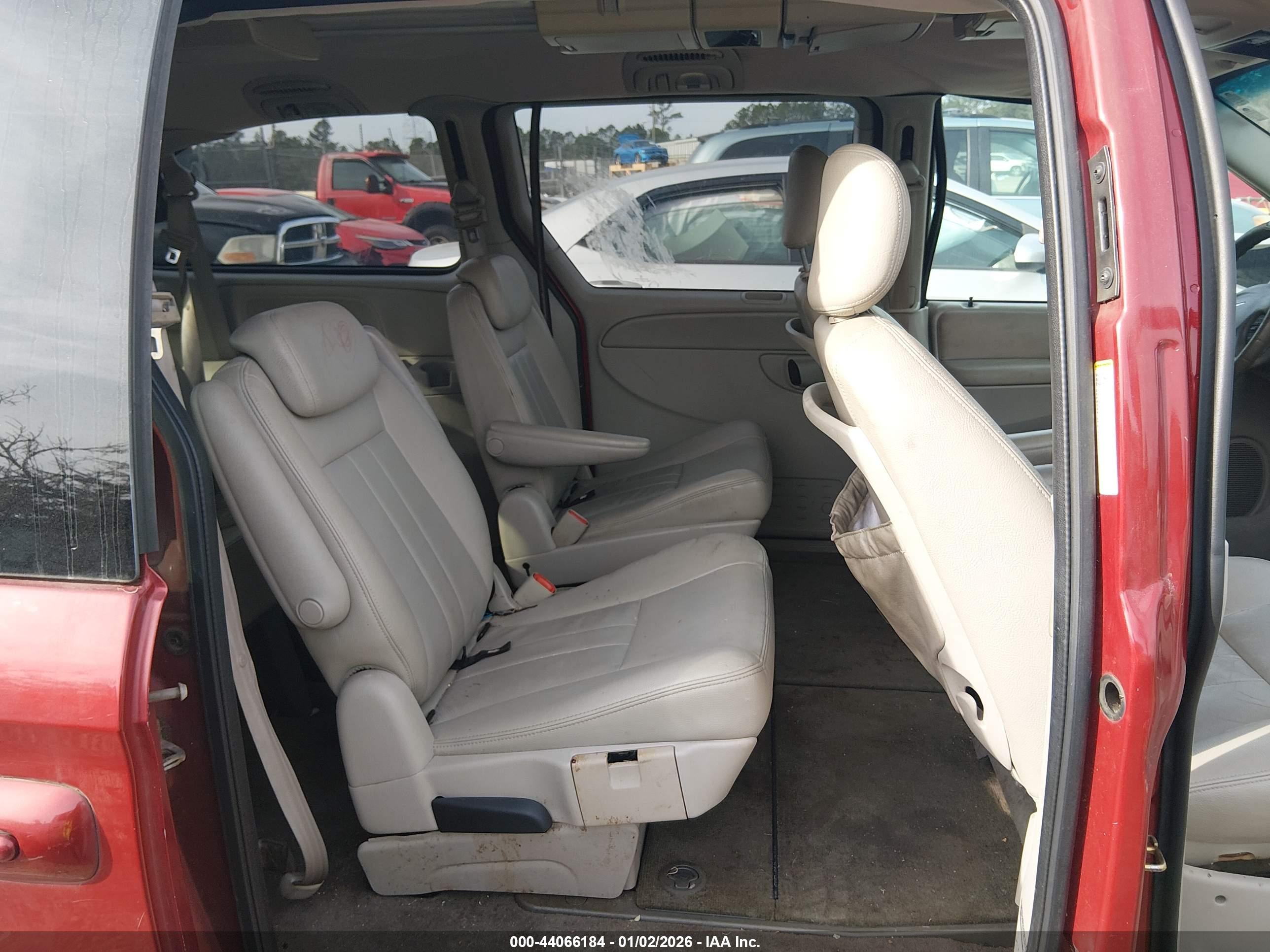 CHRYSLER TOWN image 8