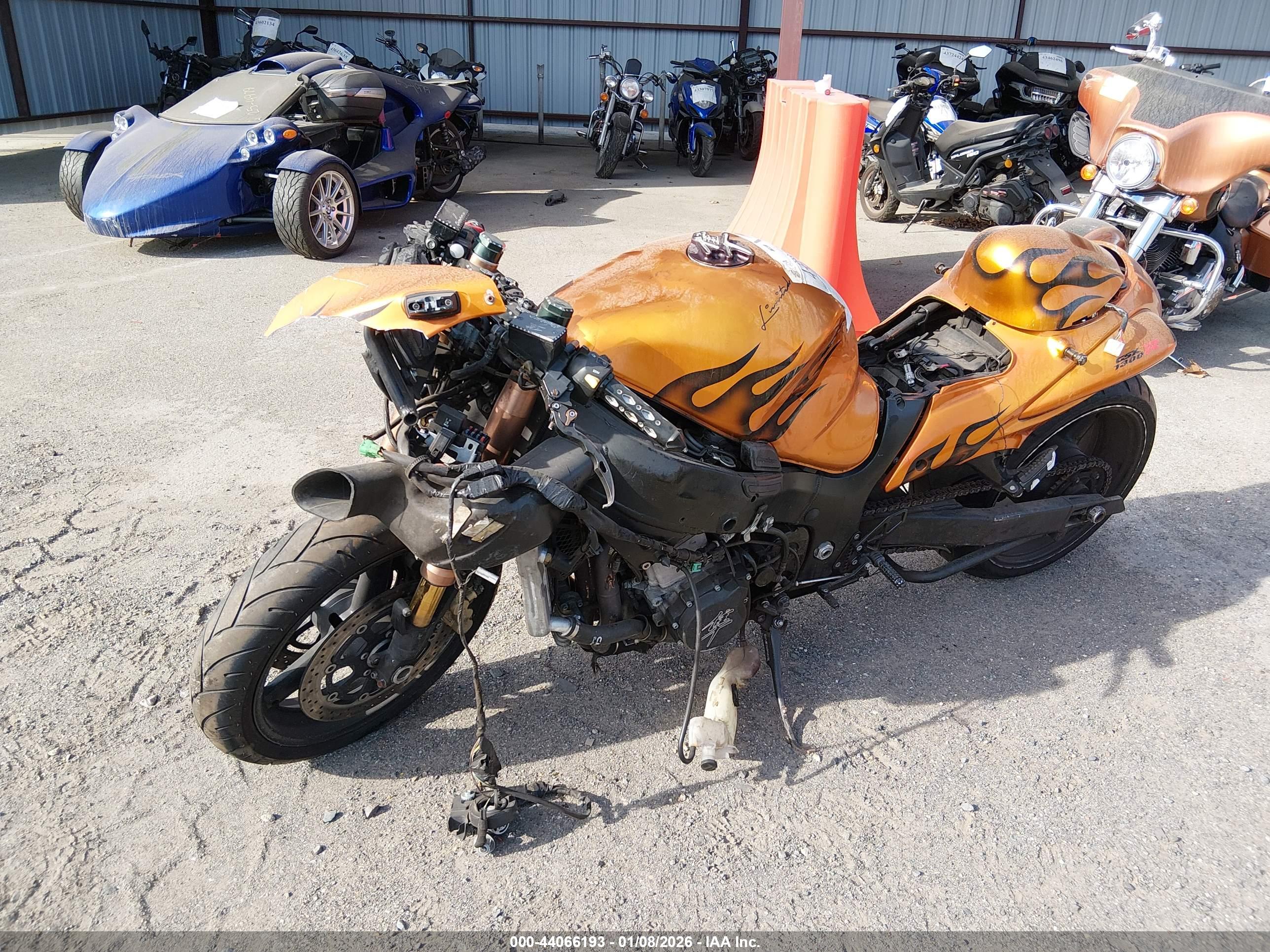 SUZUKI GSX1300 image 2