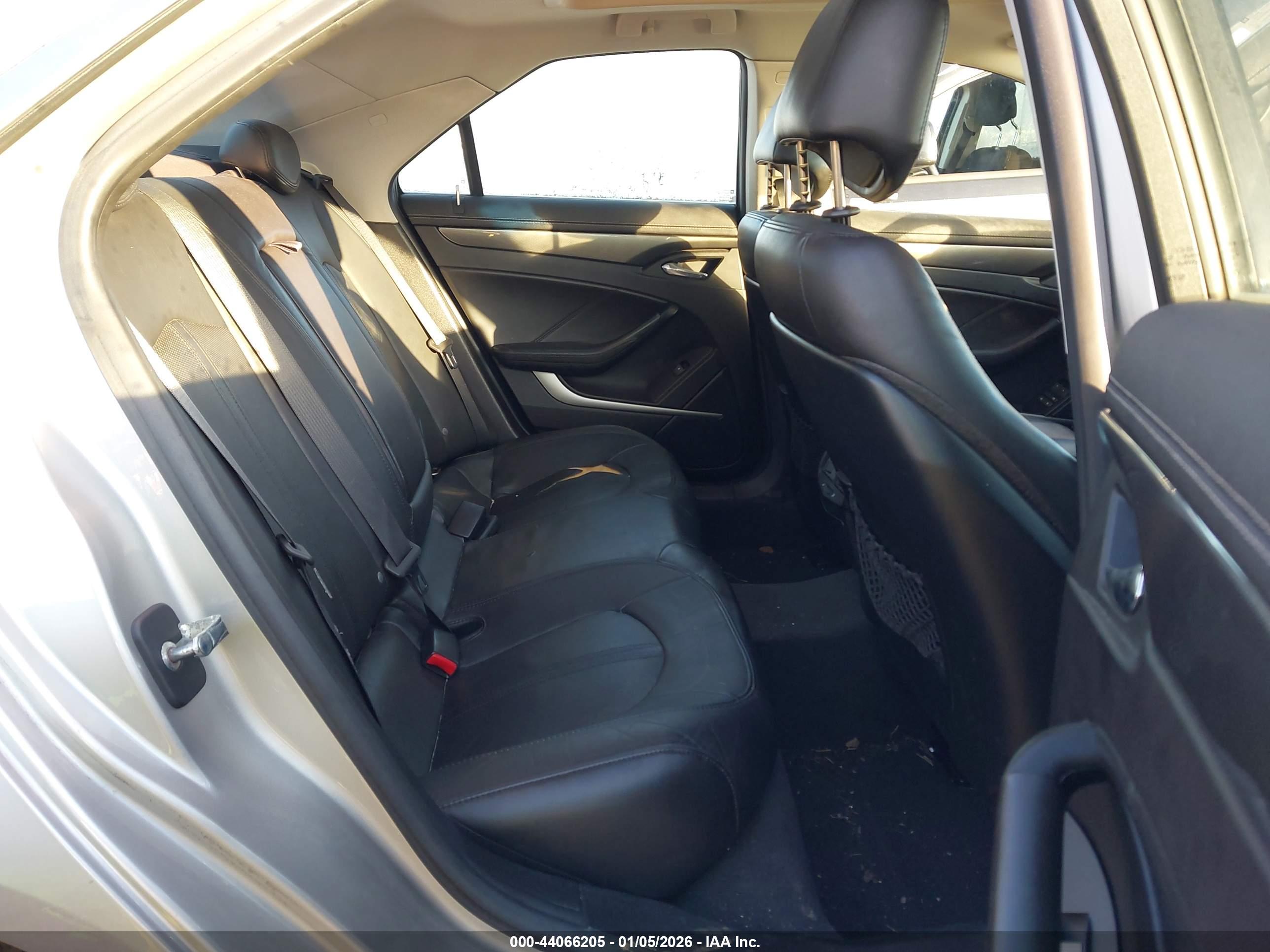CADILLAC CTS image 8