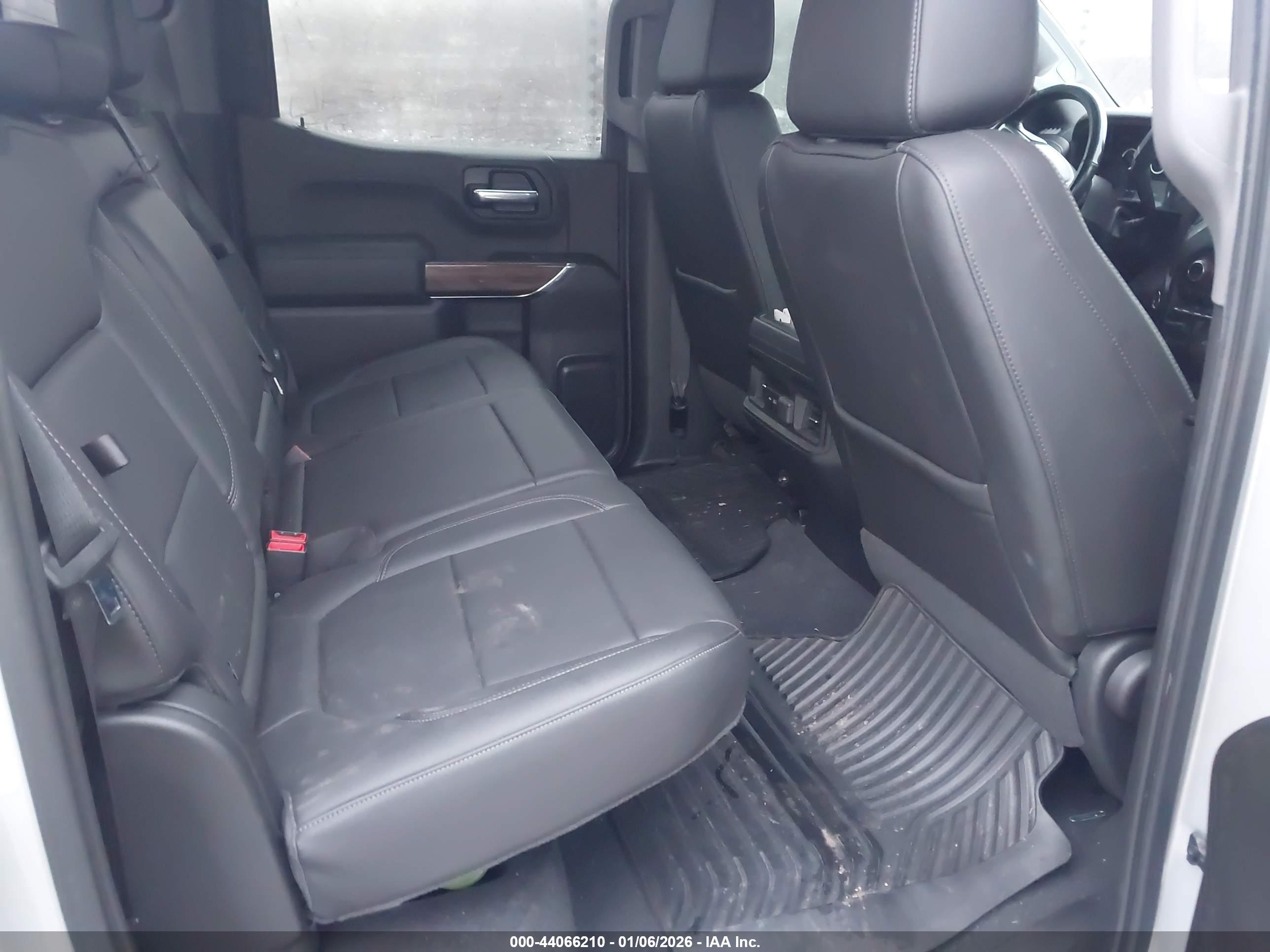 CHEVROLET SILVERADO image 8